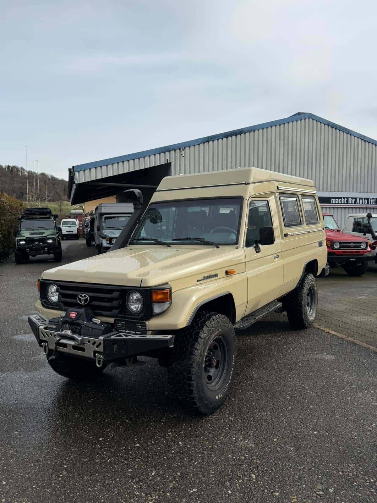 Toyota Land Cruiser 400