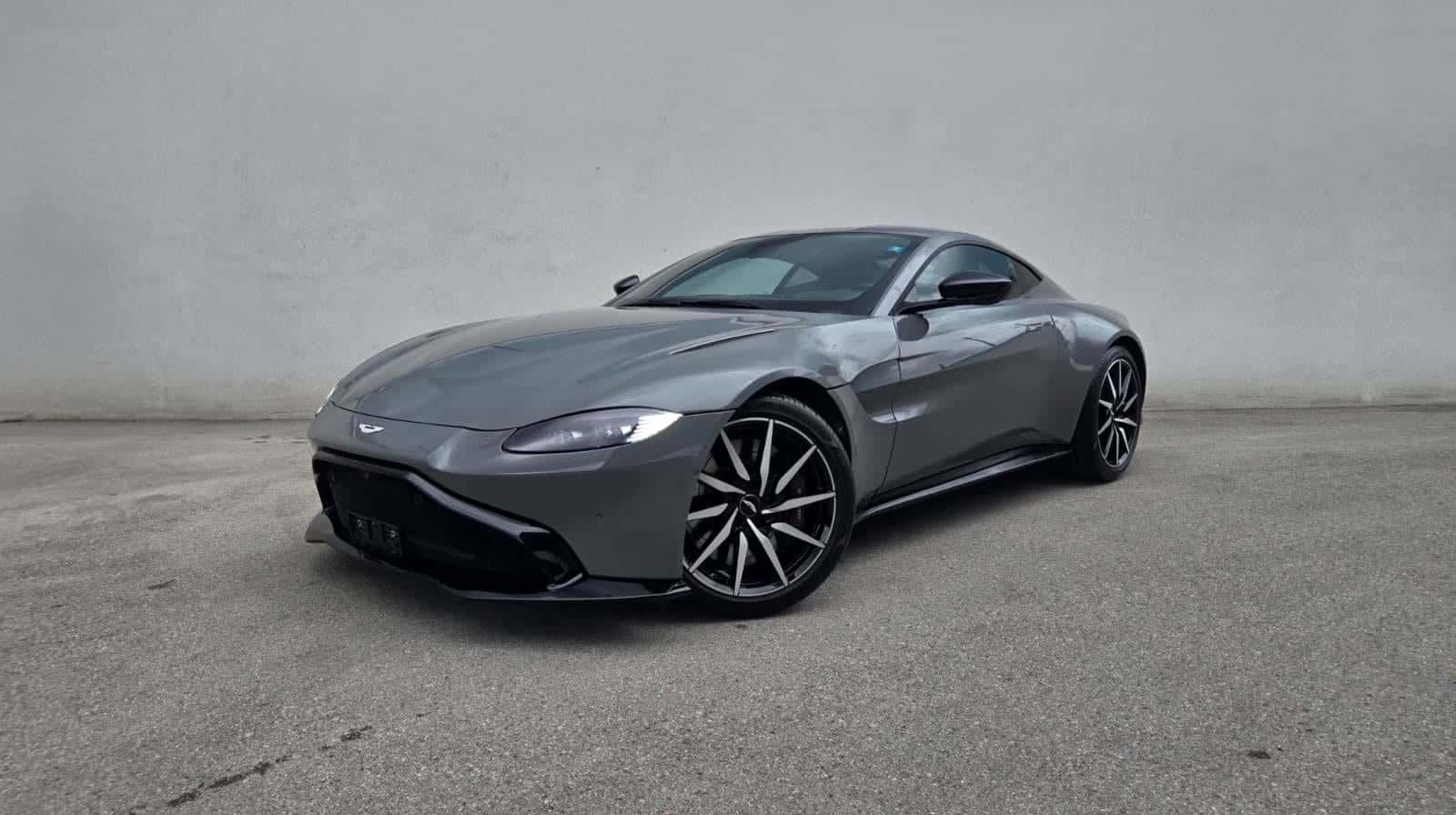 Aston Martin V8/V12 Vantage