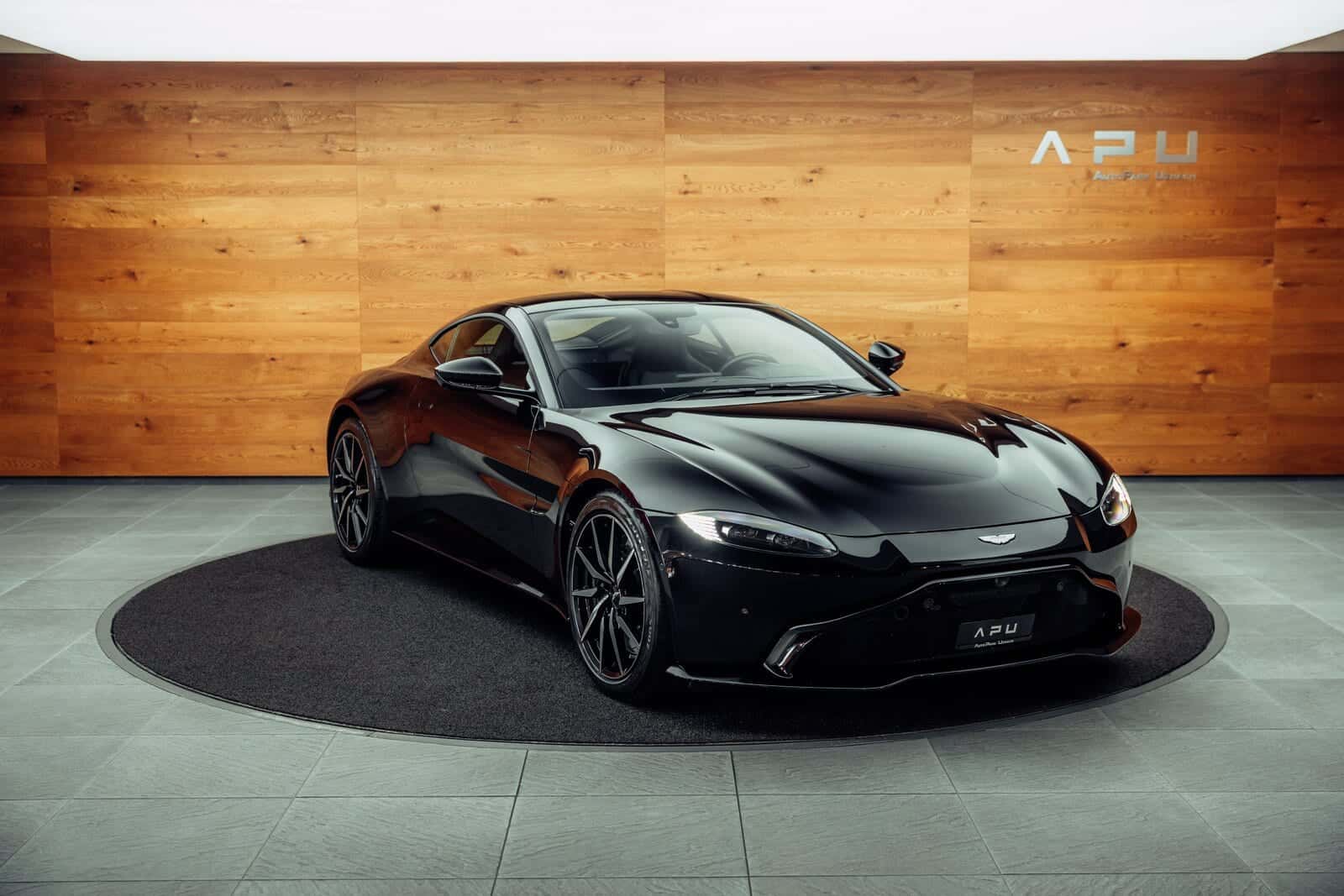 Aston Martin V8/V12 Vantage