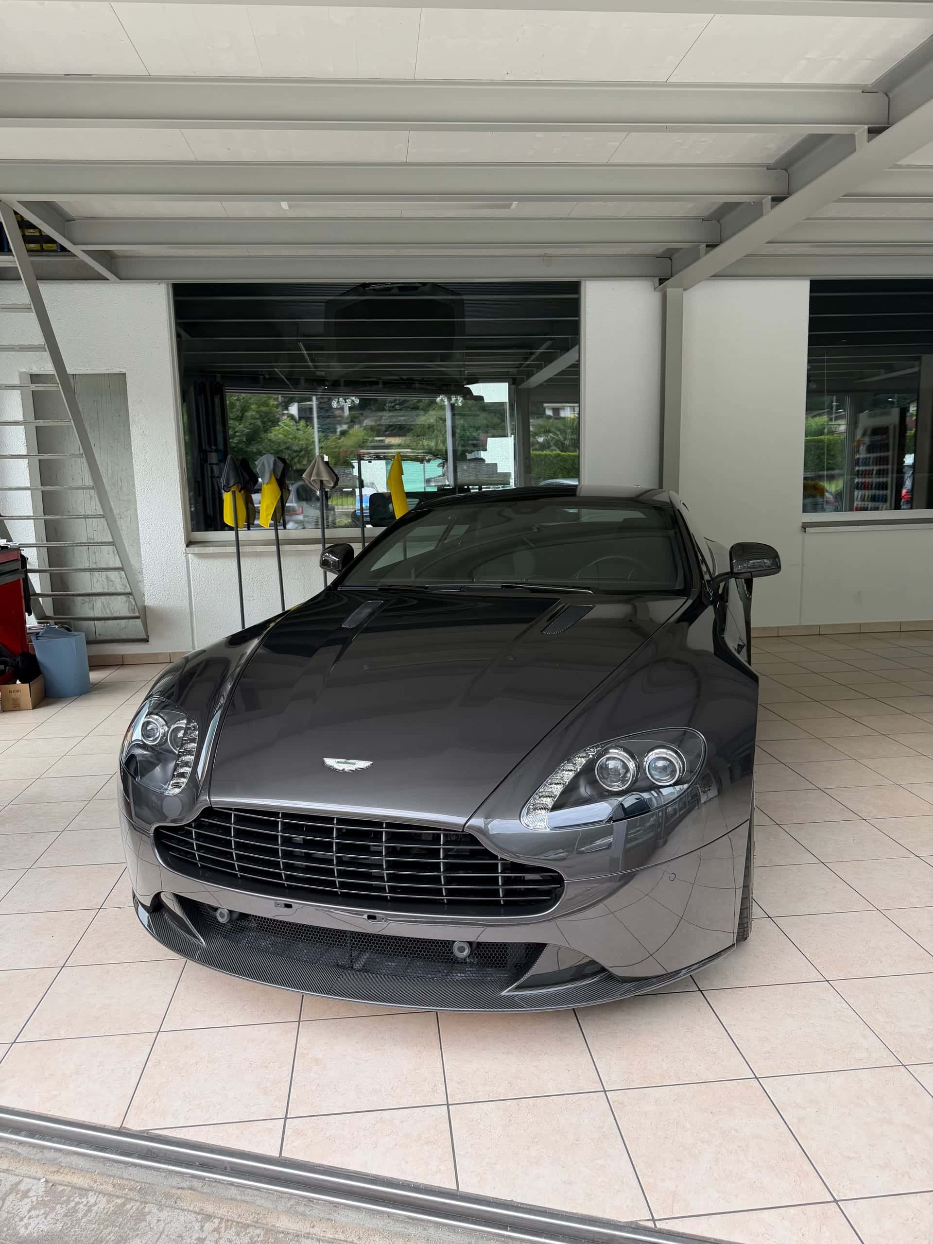 Aston Martin V8/V12 Vantage S