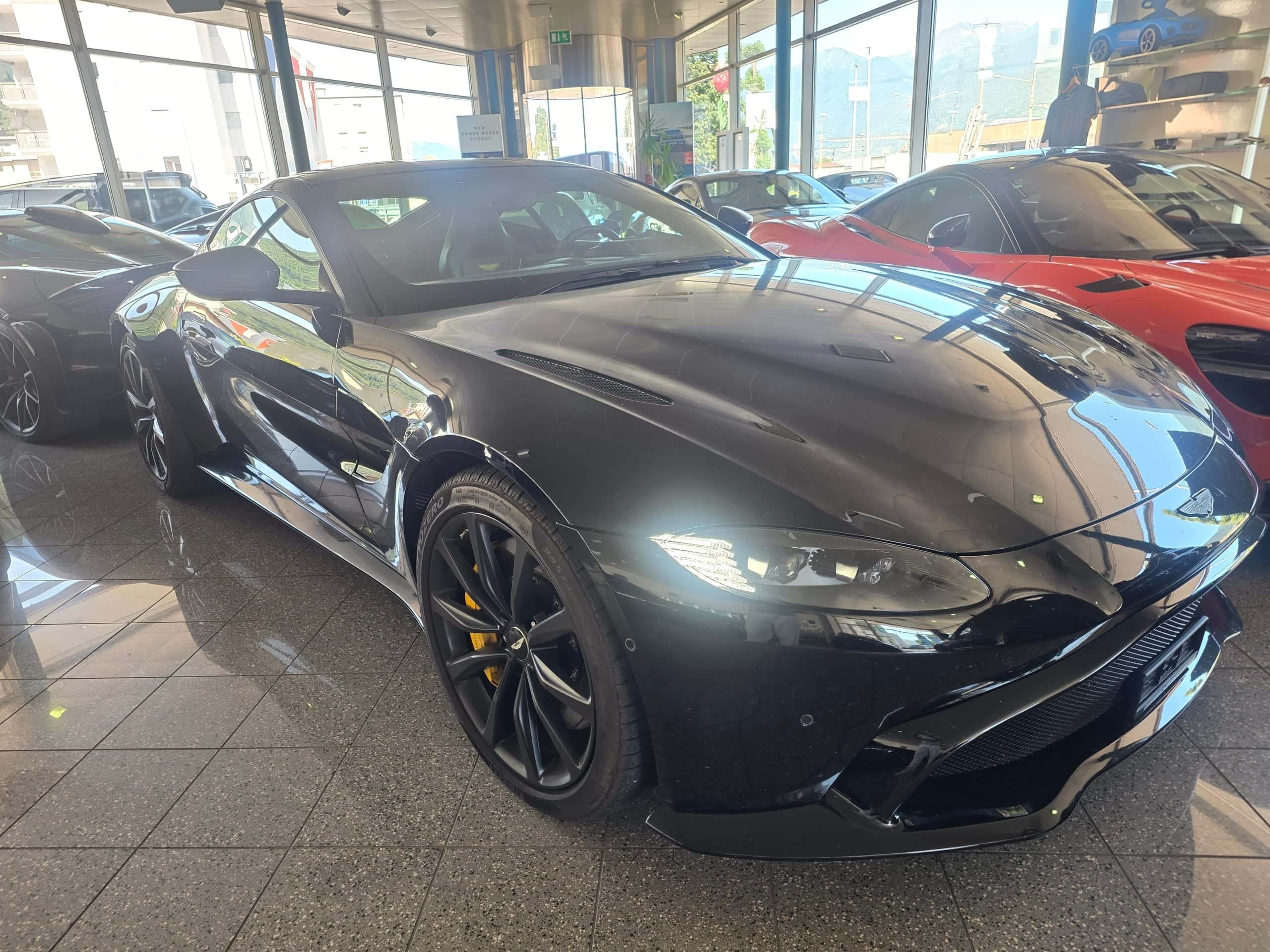 Aston Martin V8/V12 Vantage