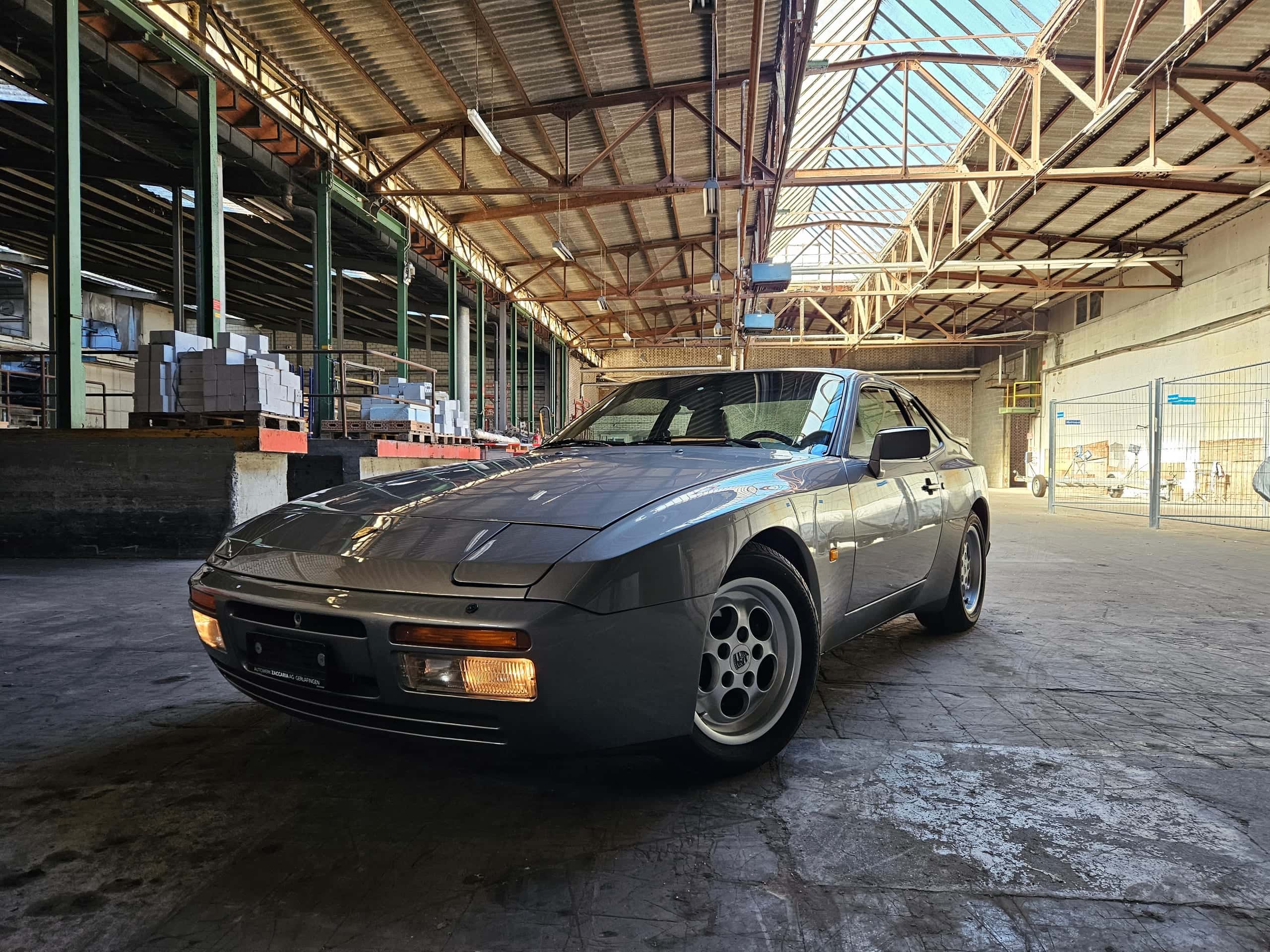 Porsche 944
