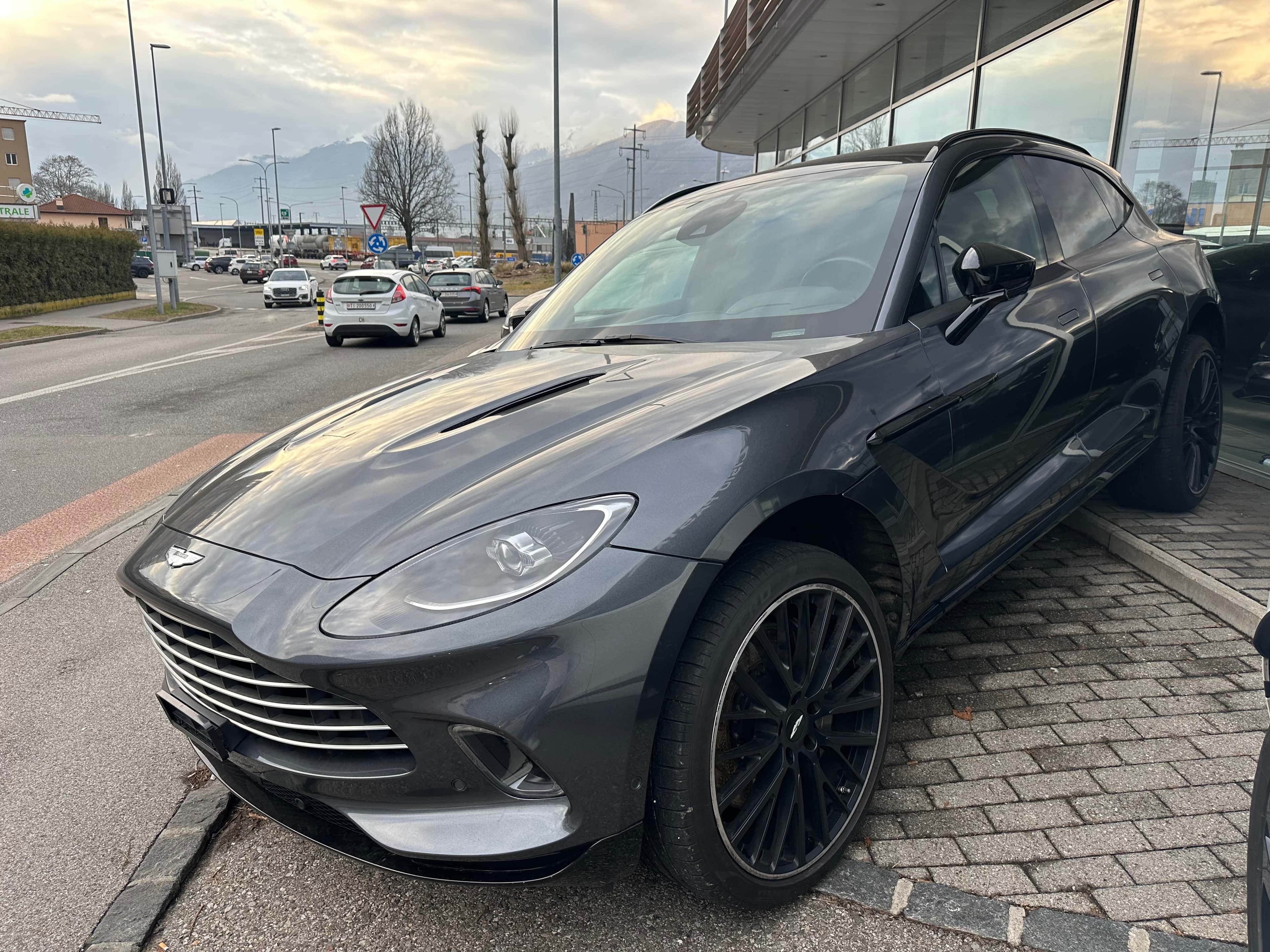 Aston Martin DBX