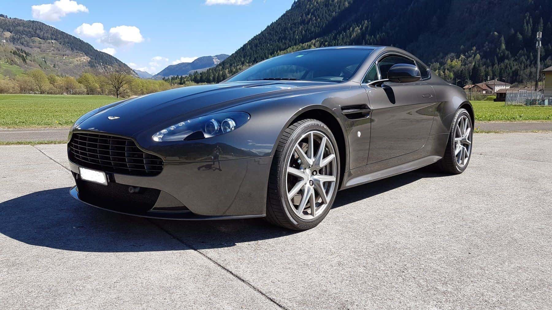 Aston Martin V8/V12 Vantage