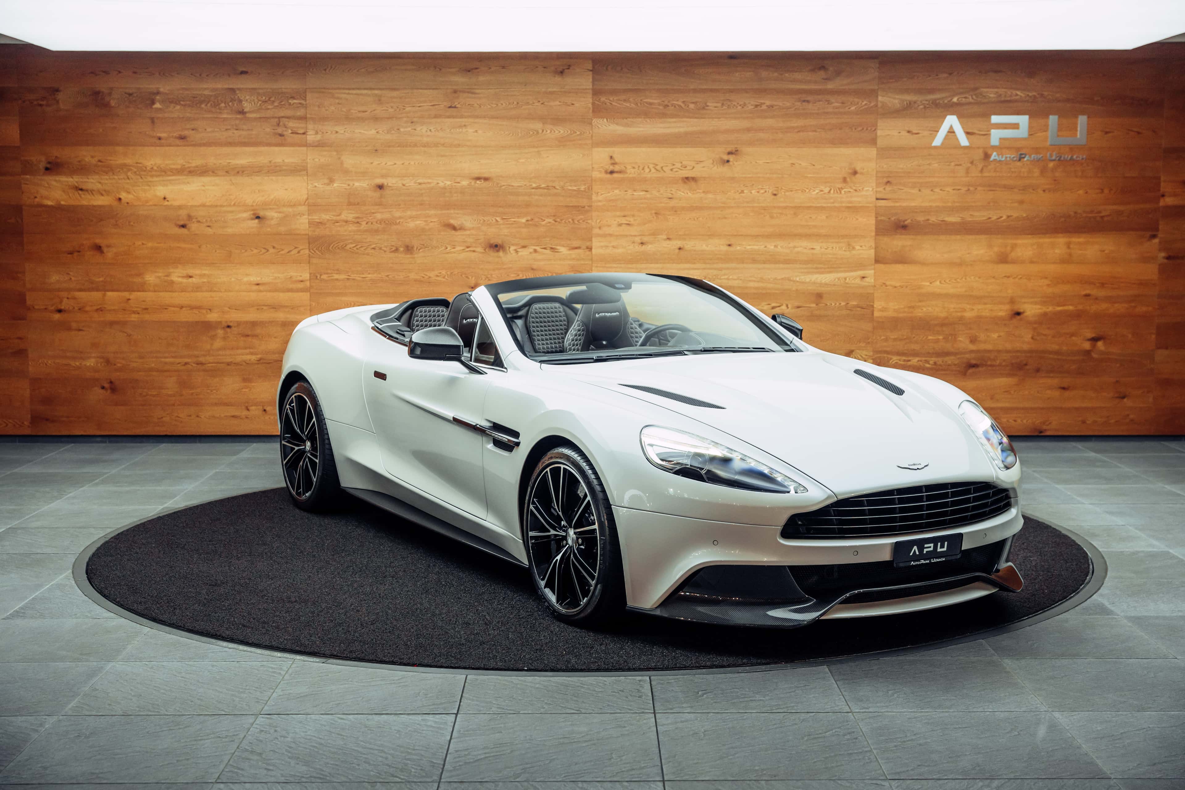 Aston Martin V12 Vanquish