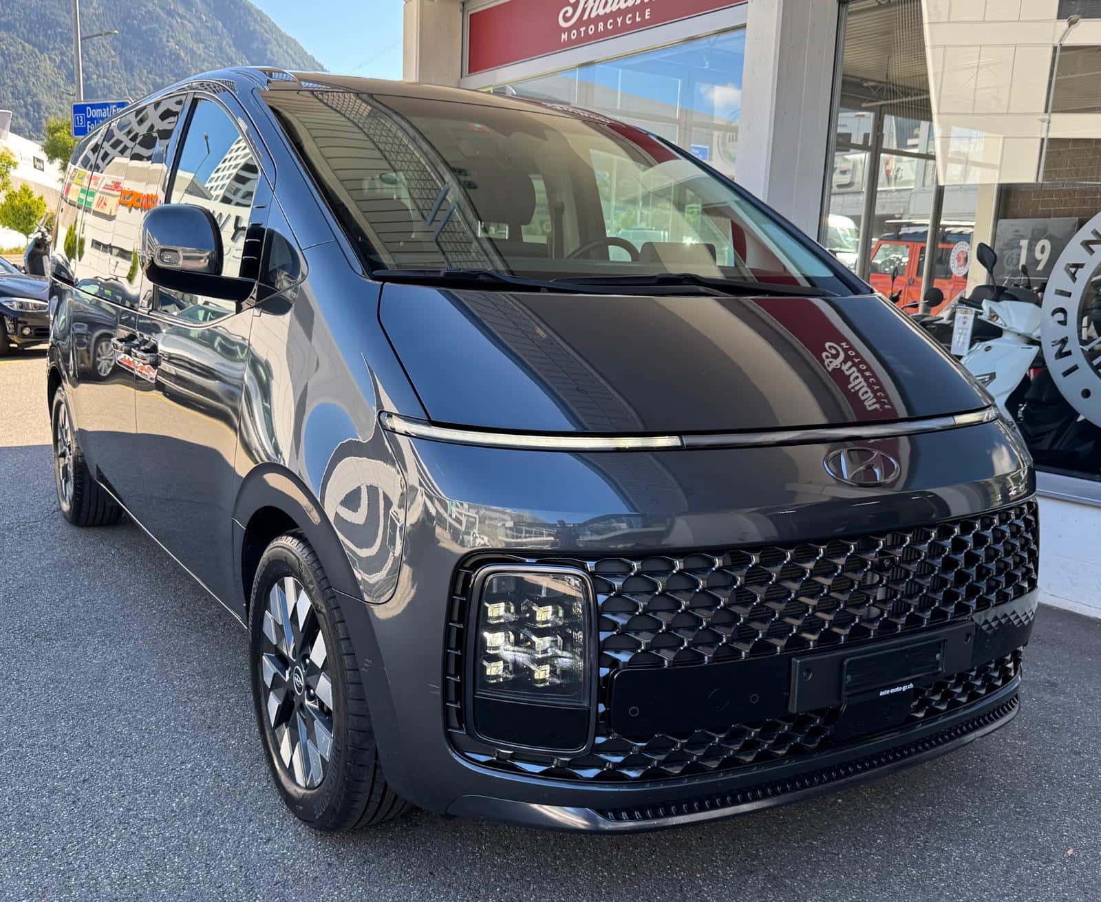 Hyundai Staria