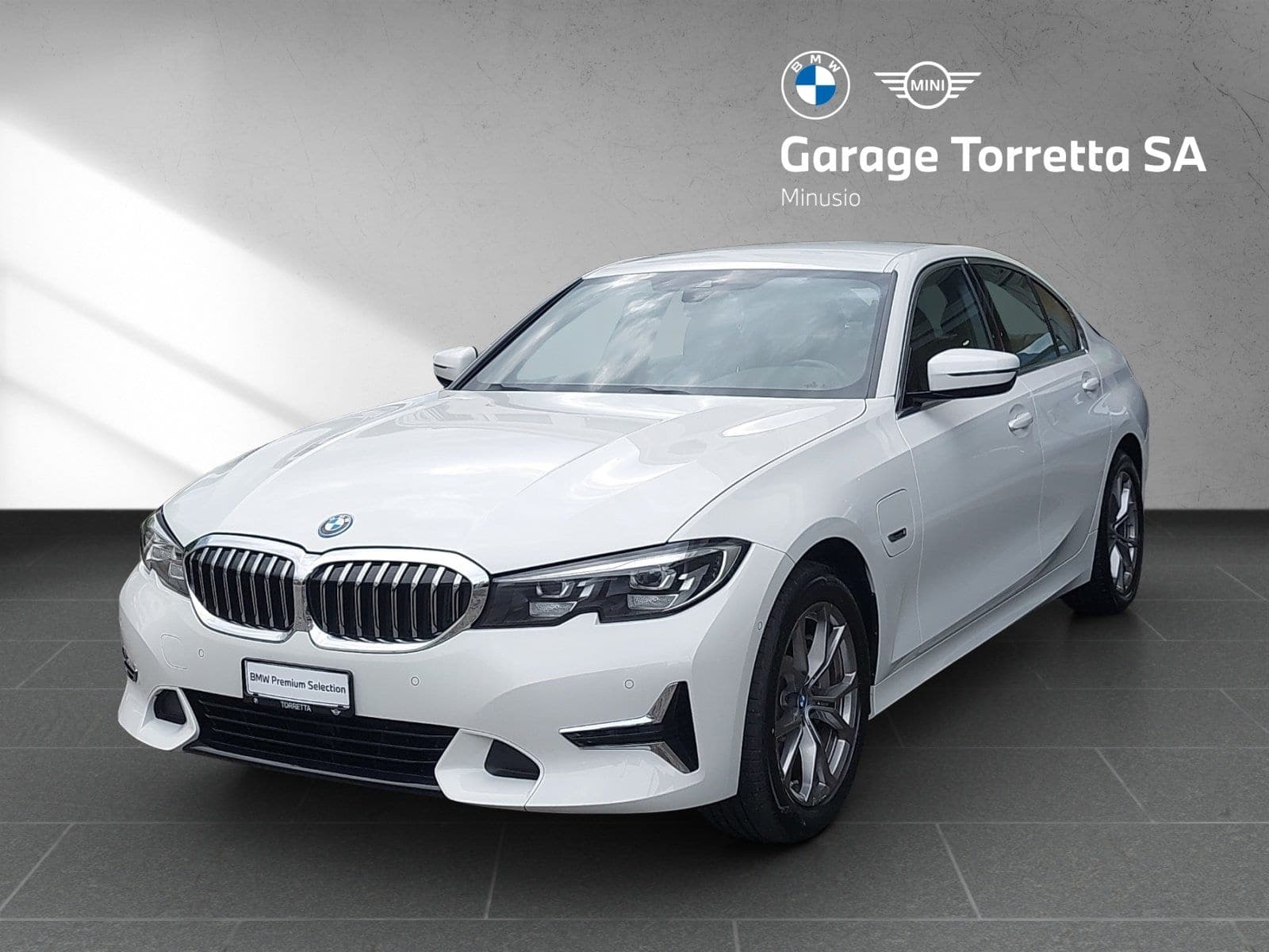 BMW 3er 330e Luxury Line Steptronic