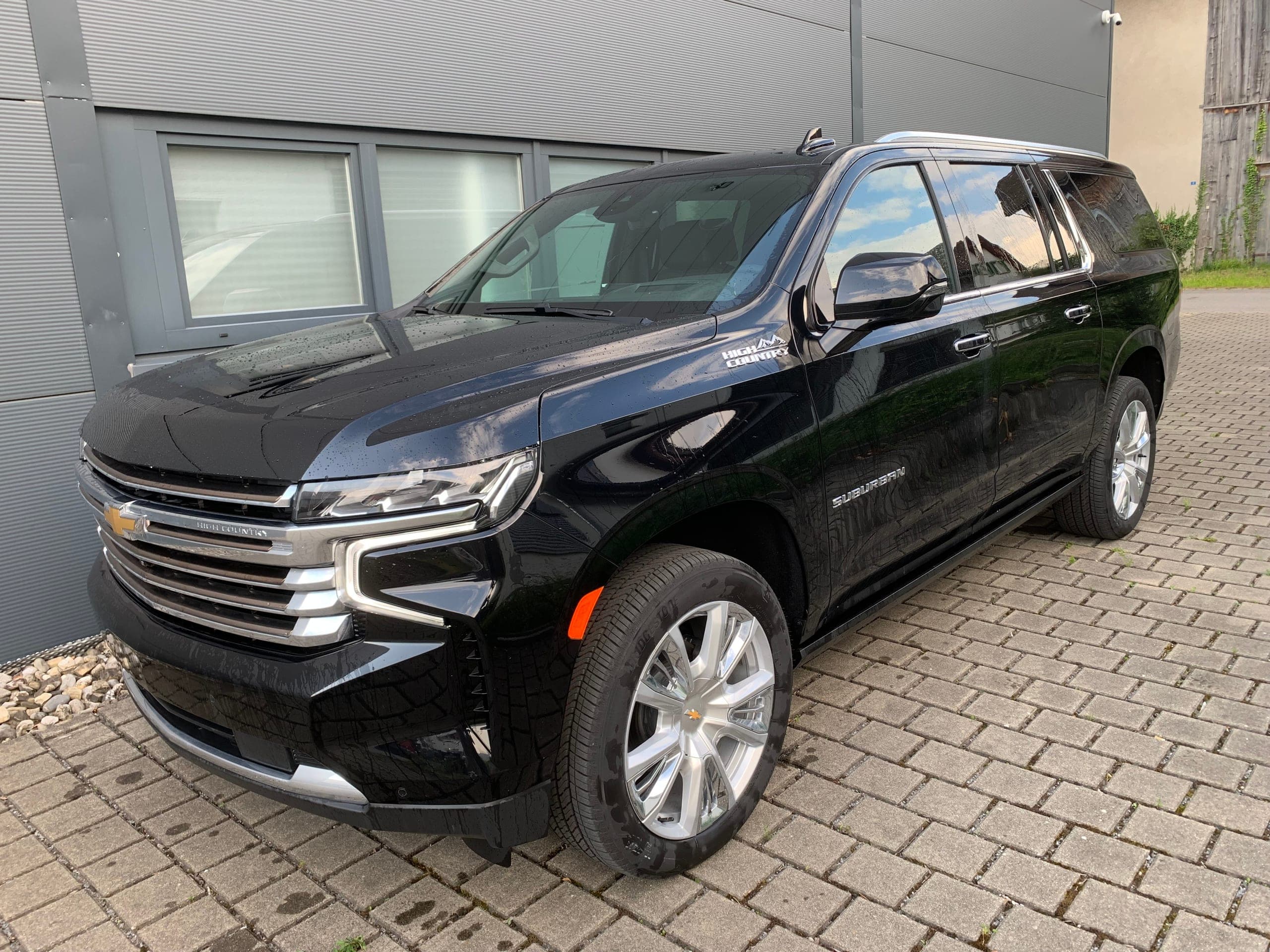 Chevrolet Suburban CHEVROLET Suburban High Country 6,2 V8 420 PS 4WD 7 Pl.