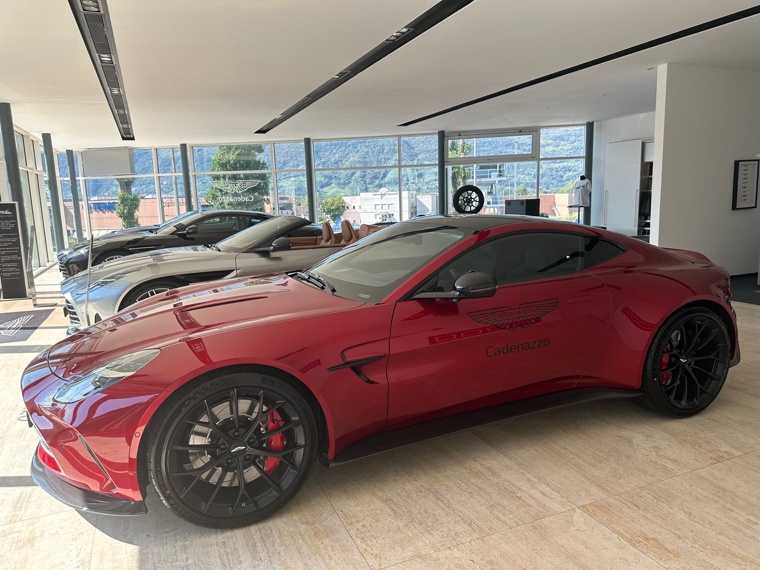 Aston Martin V8/V12 Vantage ASTON MARTIN V8 Vantage