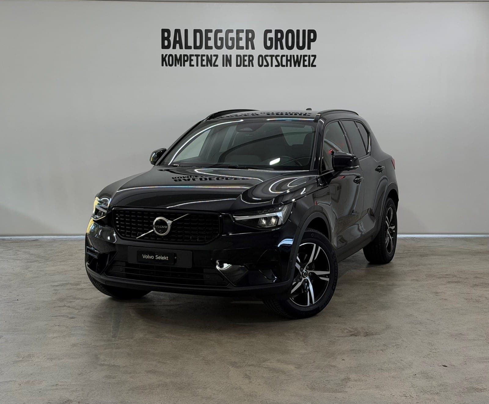 Volvo XC40 VOLVO XC40 2.0 B3 MH Plus Dark