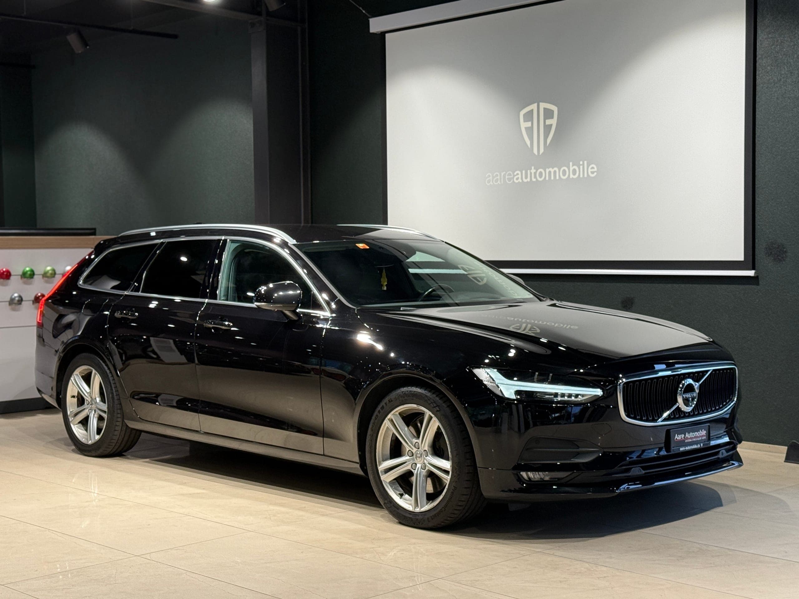 Volvo V90 VOLVO V90 D5 AWD Momentum Geartronic Powerpulse
