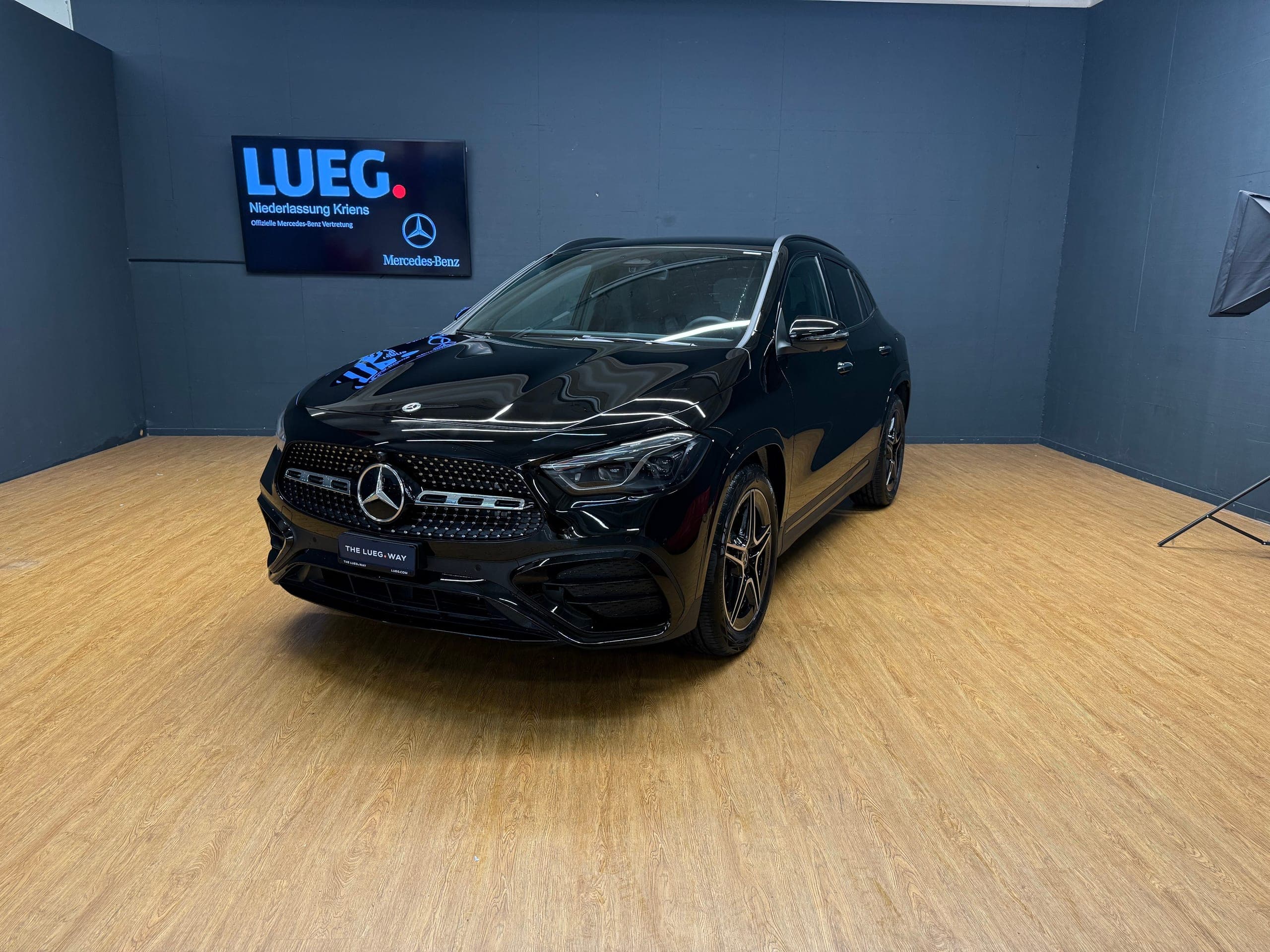 Mercedes-Benz GLA-Klasse MERCEDES-BENZ GLA 200 - AMG / DISTRONIC / 360 Grad Kamera / AHK / Sitzmemory