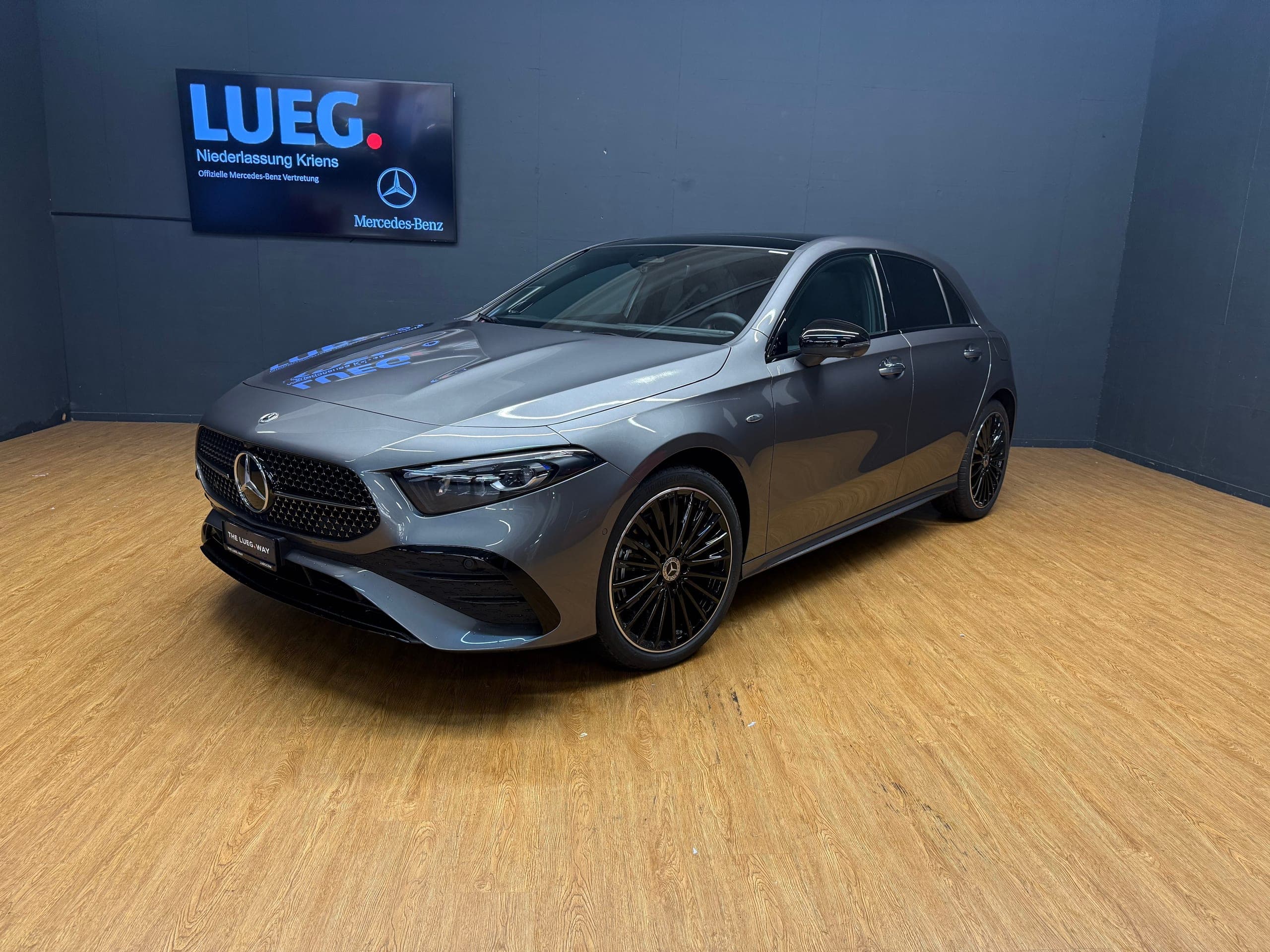Mercedes-Benz A-Klasse MERCEDES-BENZ A 250 e EQ Star - AMG / DISTRONIC / 360 Grad Kamera