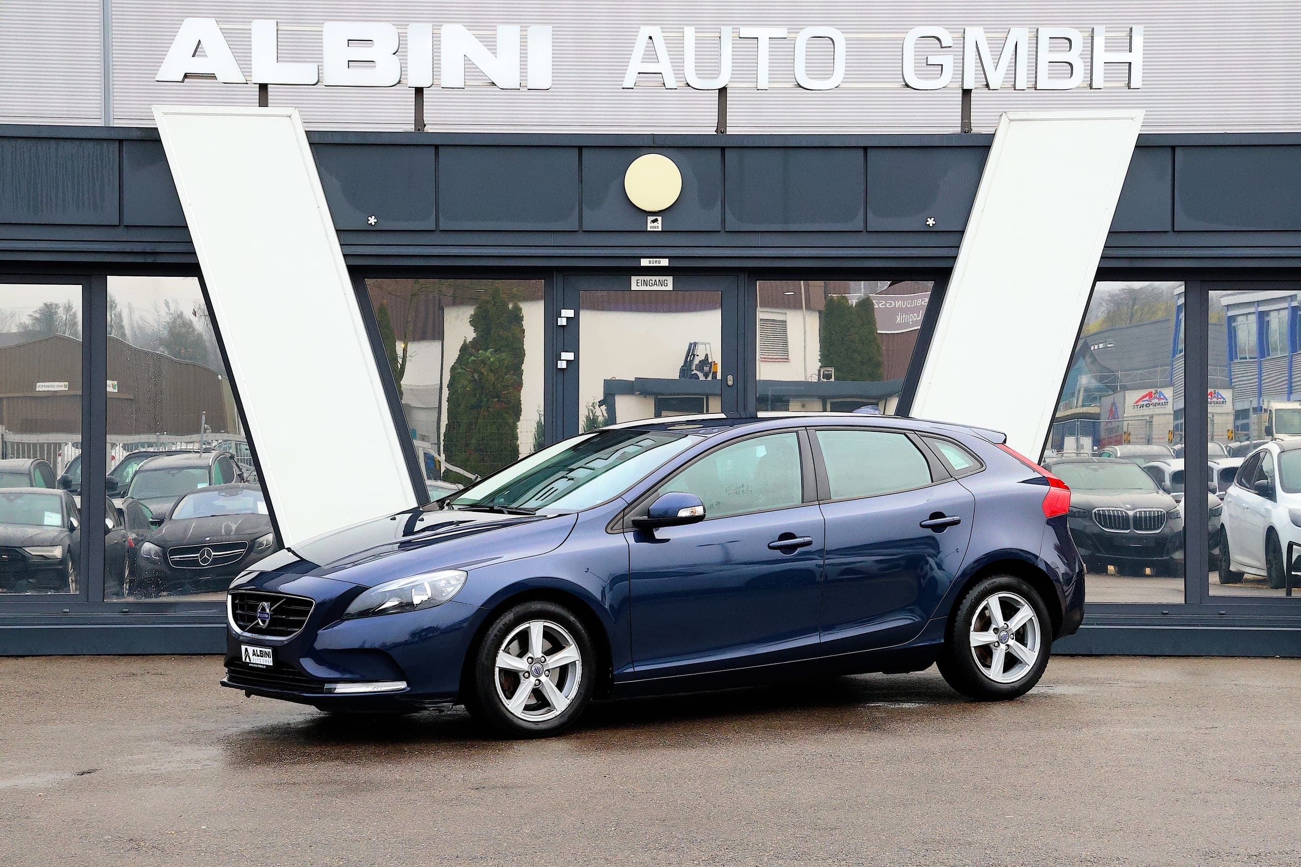 Volvo V40 VOLVO V40 T2 Kinetic **HAGELSCHADEN** **Jetzt nur noch CHF 4'900.- statt CHF 9'900.-**