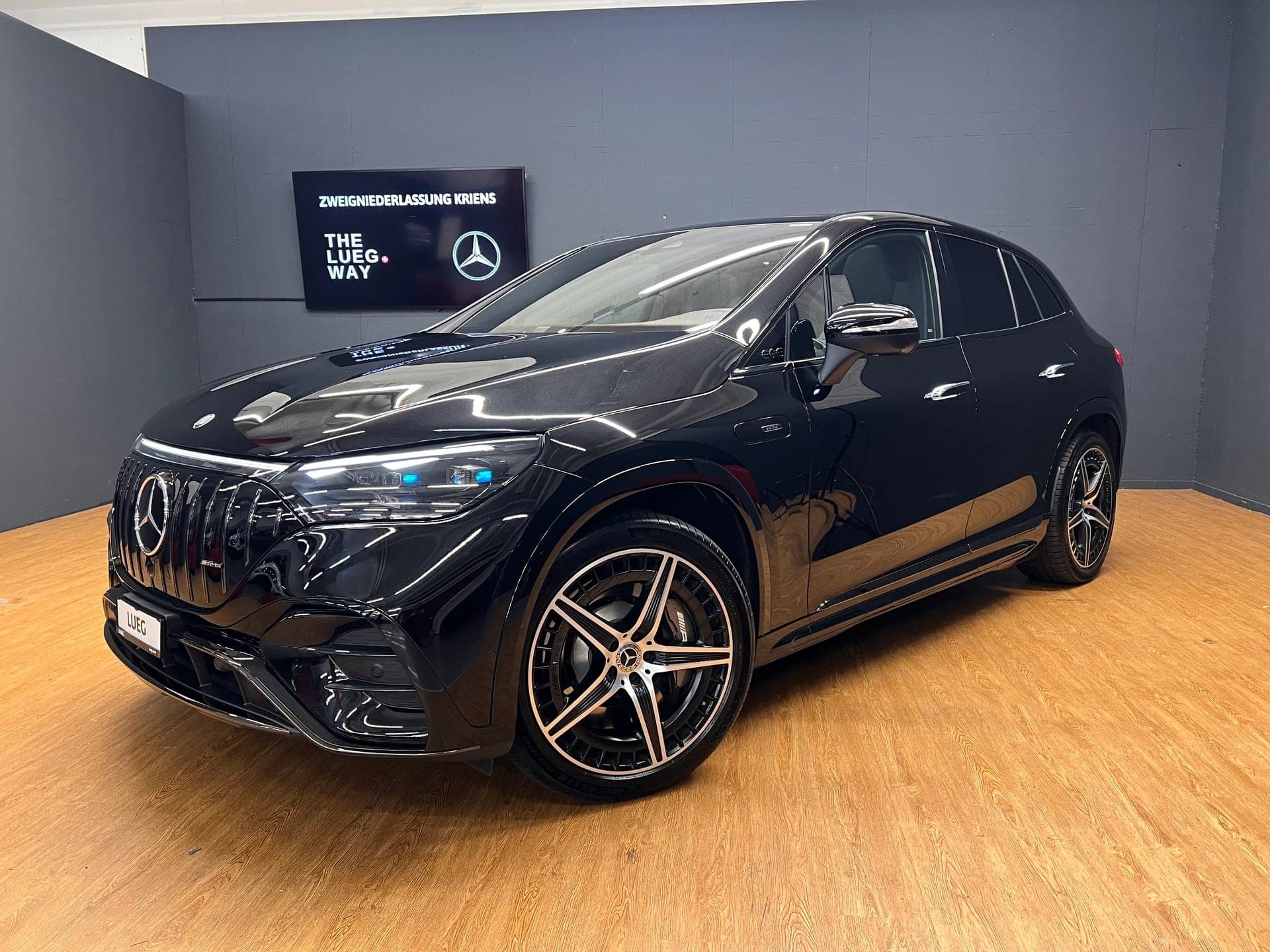Mercedes-Benz EQE MERCEDES-BENZ EQE SUV AMG 43 4M - AMG / DISTRONIC / 360 Grad Kamera / Head-Up Display