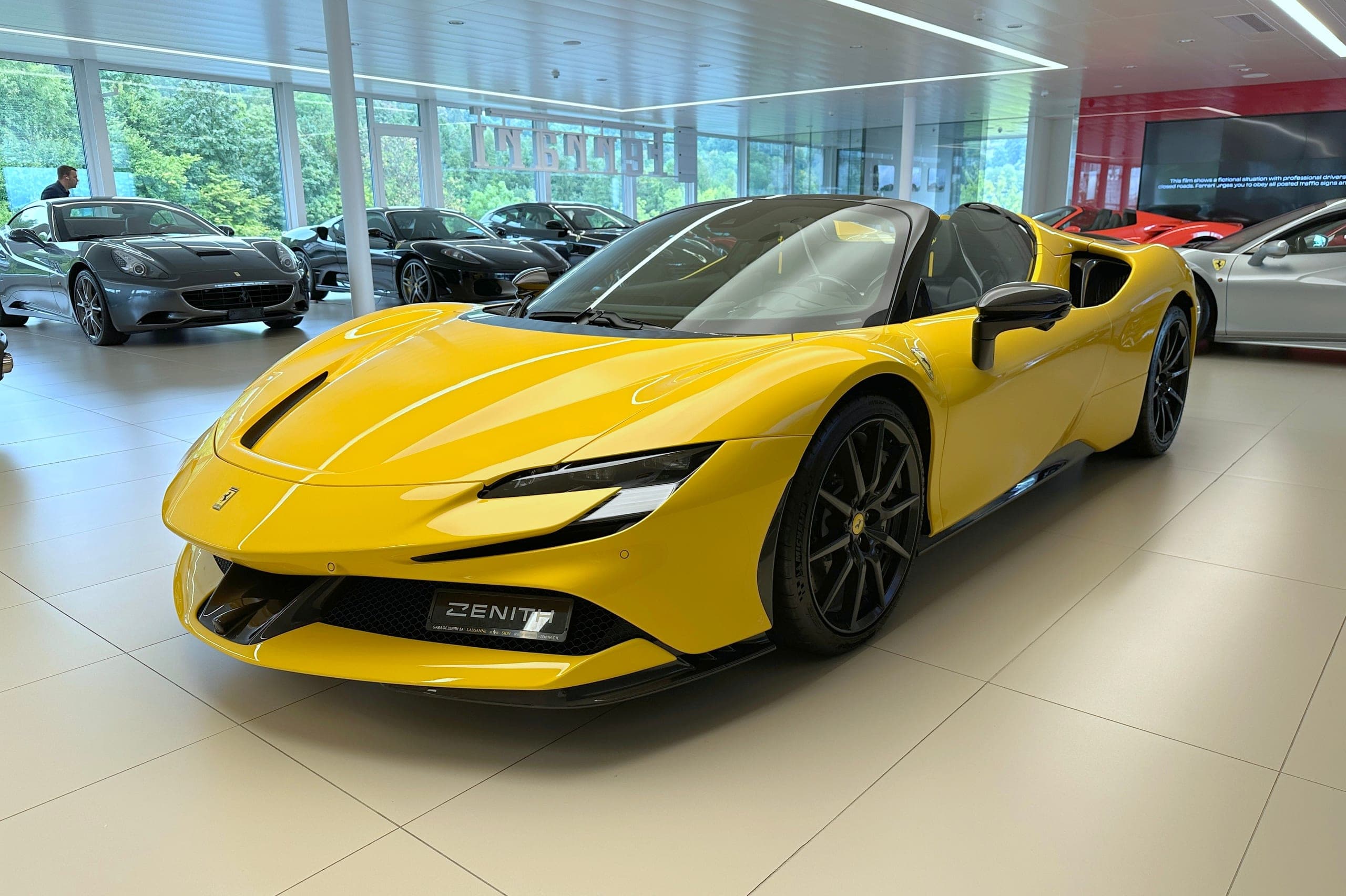Ferrari SF90 FERRARI SF90 Spider