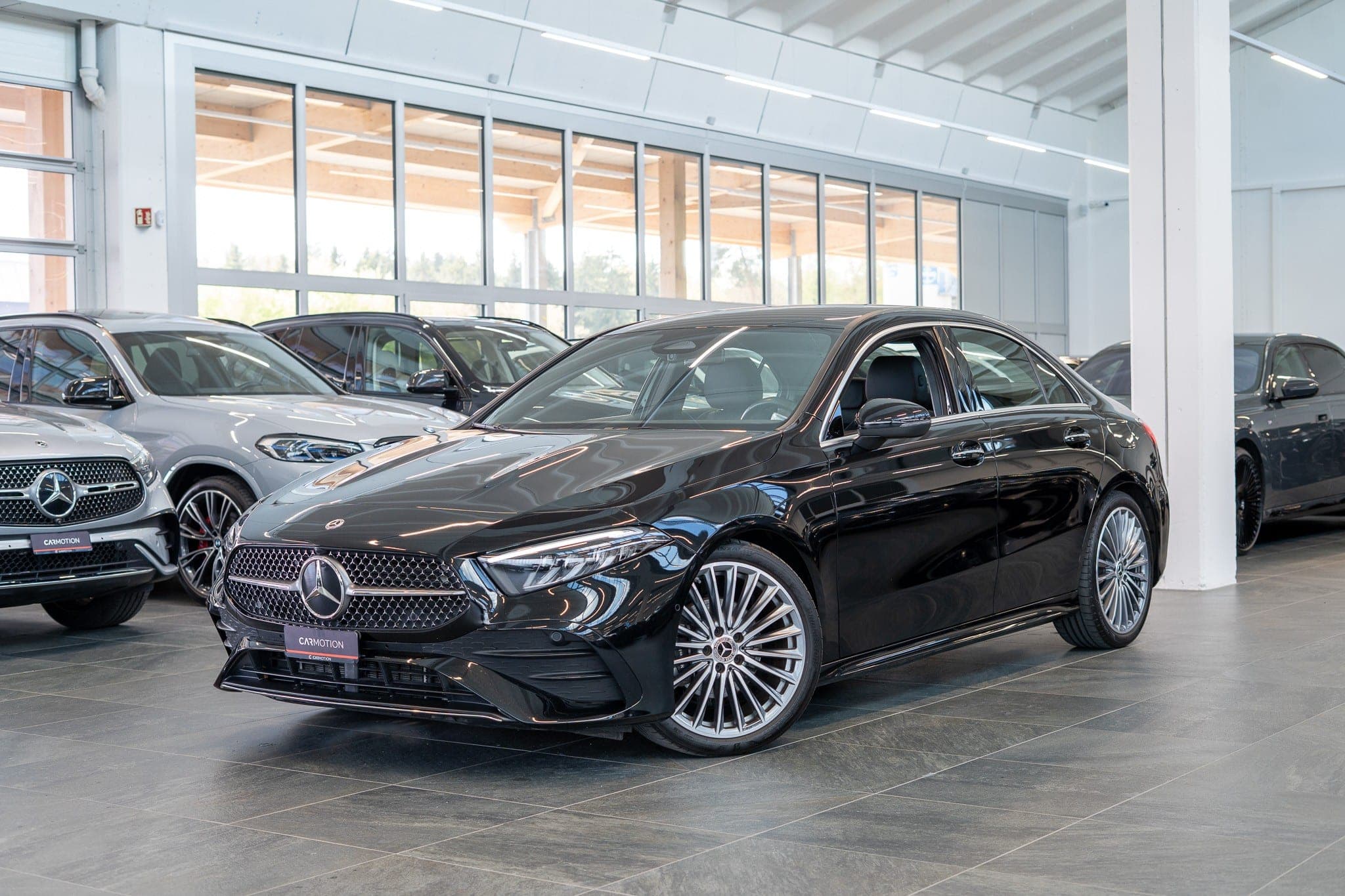 Mercedes-Benz A-Klasse MERCEDES-BENZ A 200 AMG Line Limousine / Facelift / 19\\
