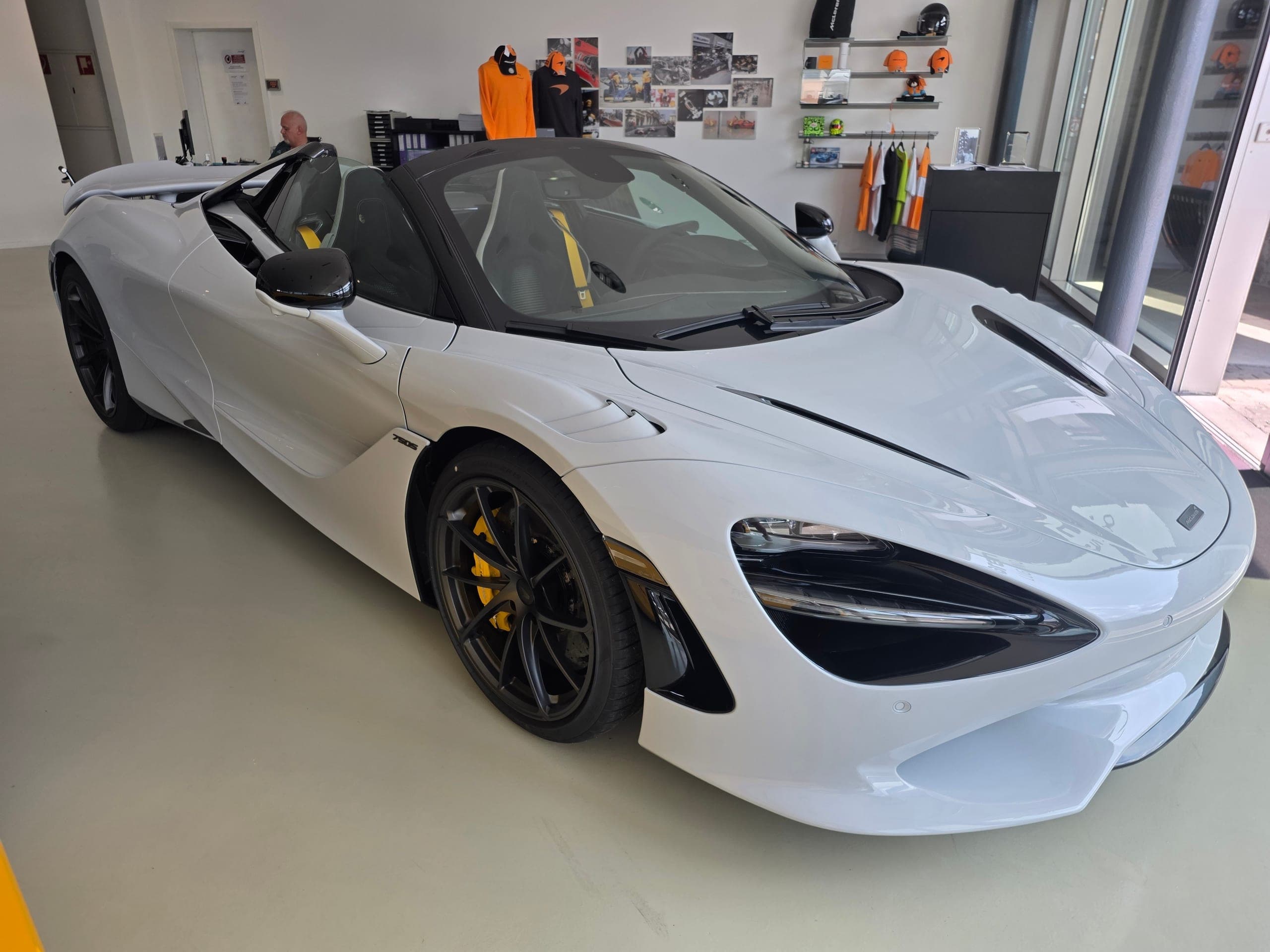 McLaren 750S McLAREN 750s Spider MY2027 MSO Cirrus Grey with Performance Interior
