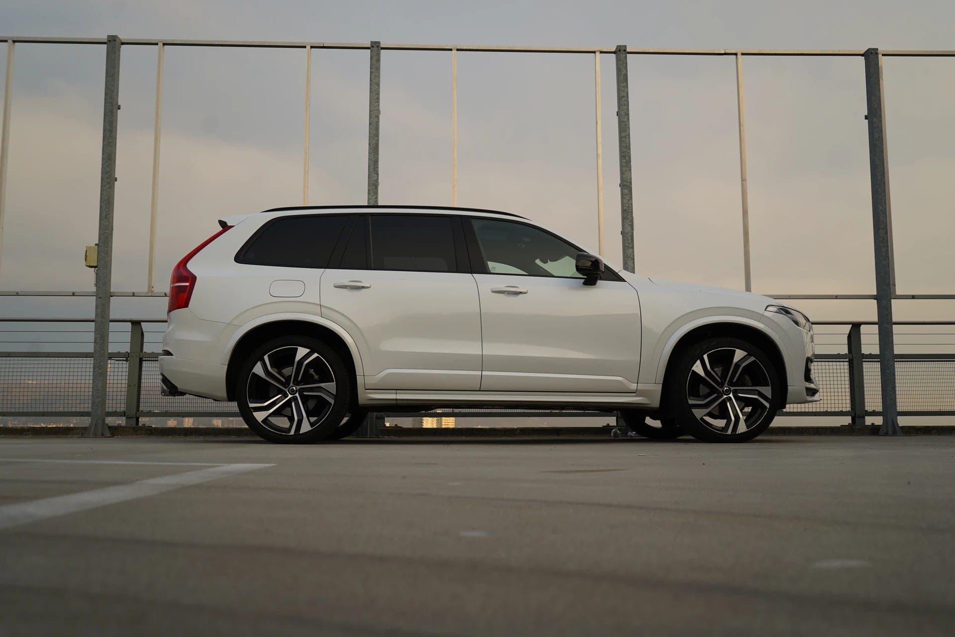 Volvo XC90 VOLVO XC90 B5 DIESEL MILD HYBRID AWD R-DESIGN GEARTRONIC l 235 PS