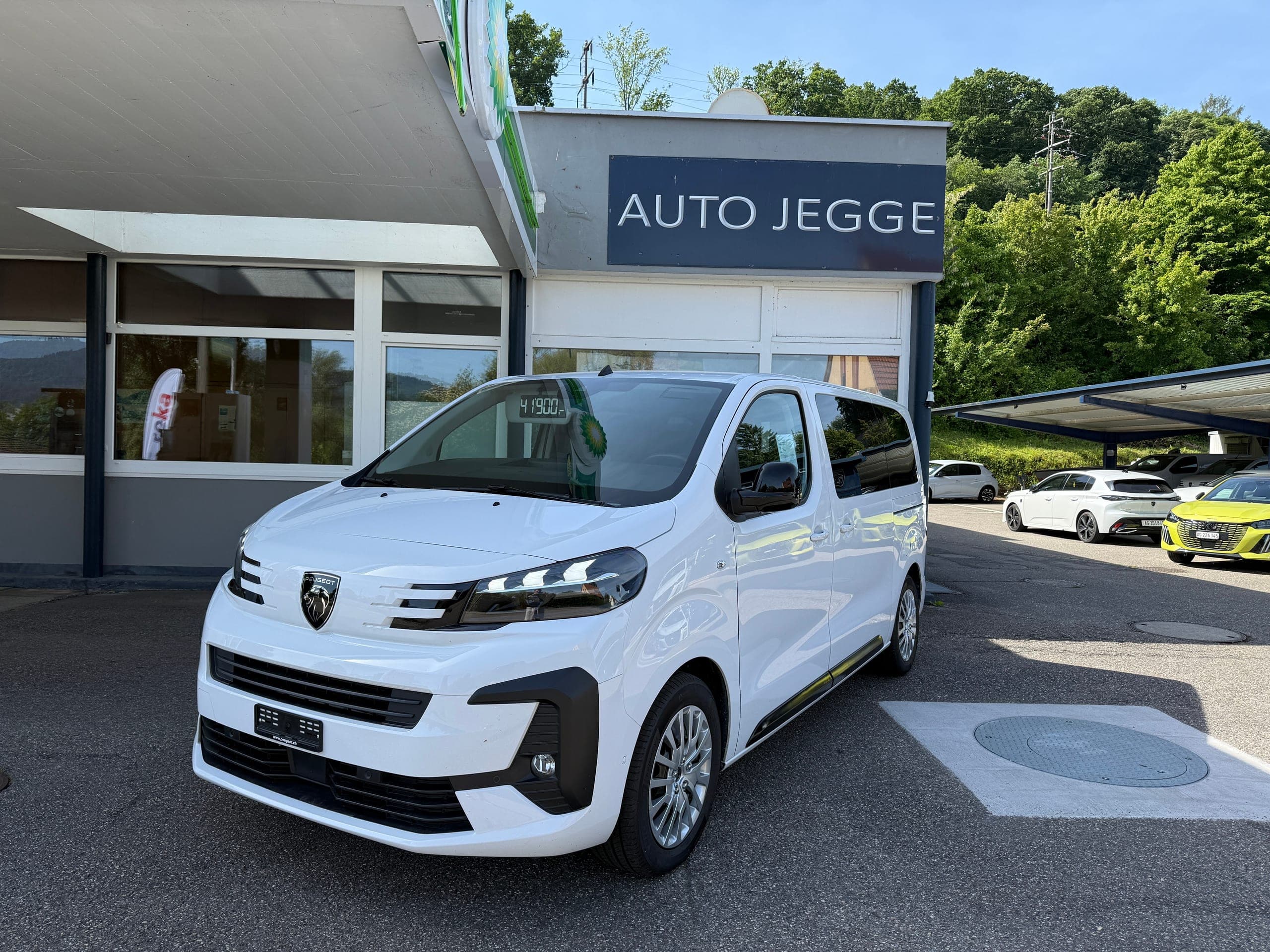 Peugeot Traveller PEUGEOT Traveller 2.0 BlueHDi Business Standard EAT8