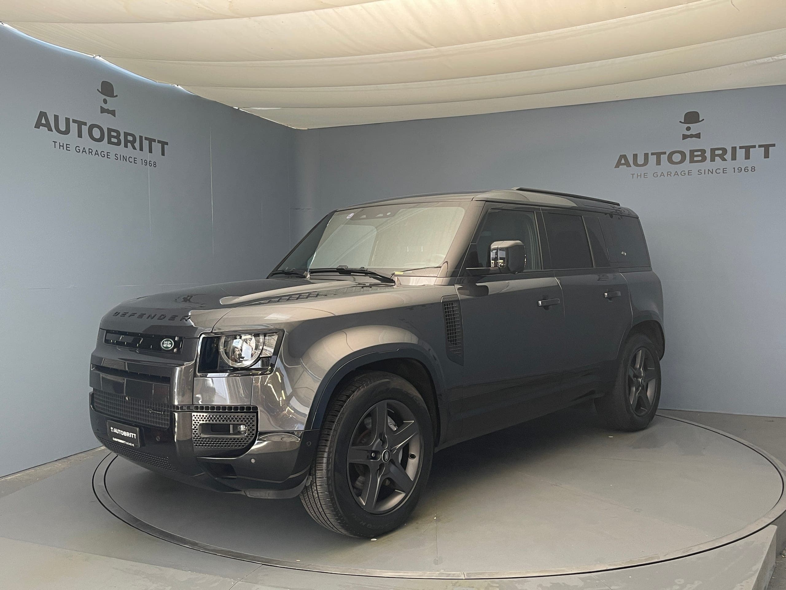 Land Rover Defender LAND ROVER Defender 110 3.0 D I6 300 X-Dynamic SE