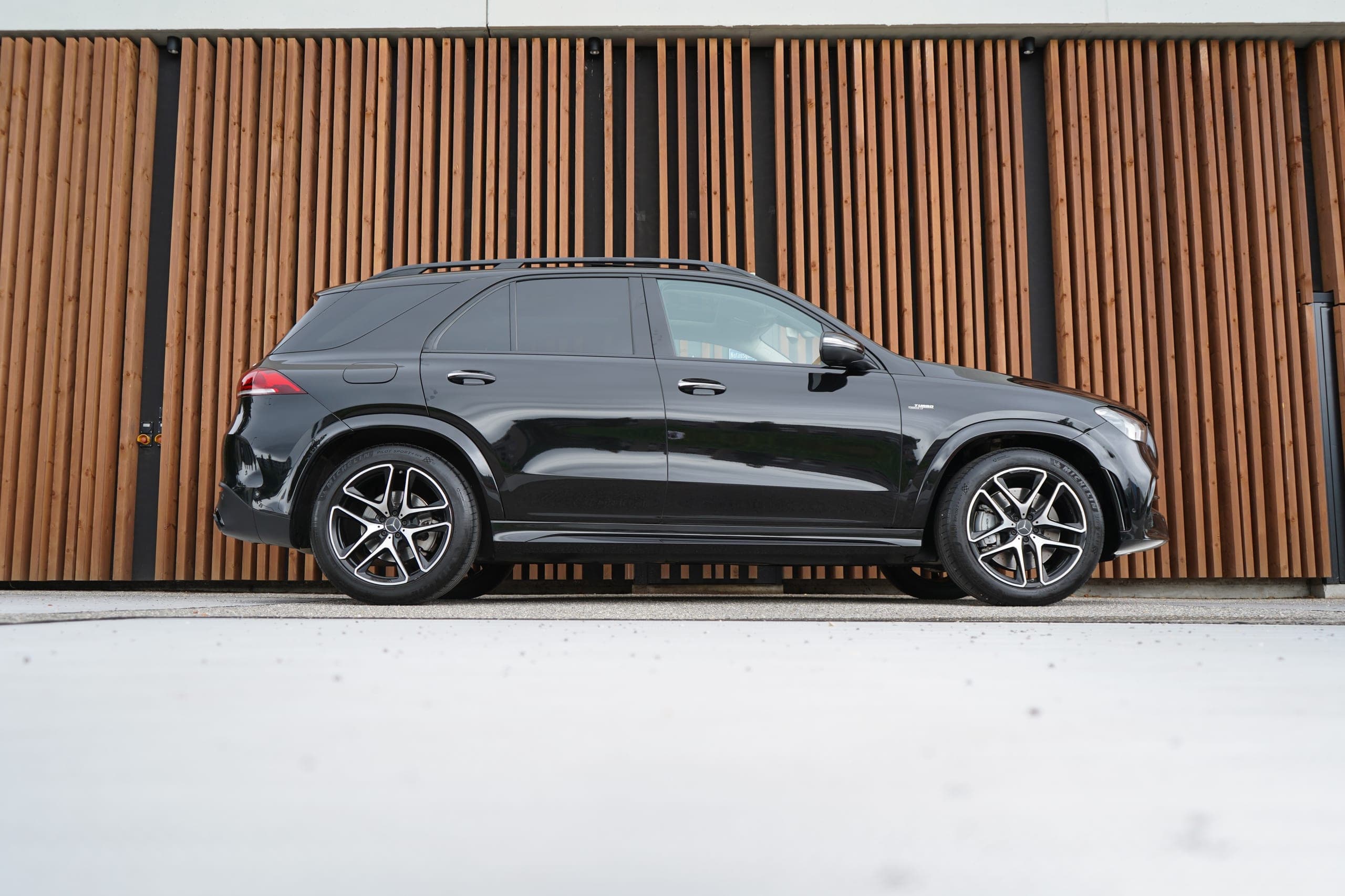 Mercedes-Benz GLE-Klasse MERCEDES-BENZ GLE 53 AMG 4MATIC+ BLACK 9G-SPEEDSHIFT l 435 PS