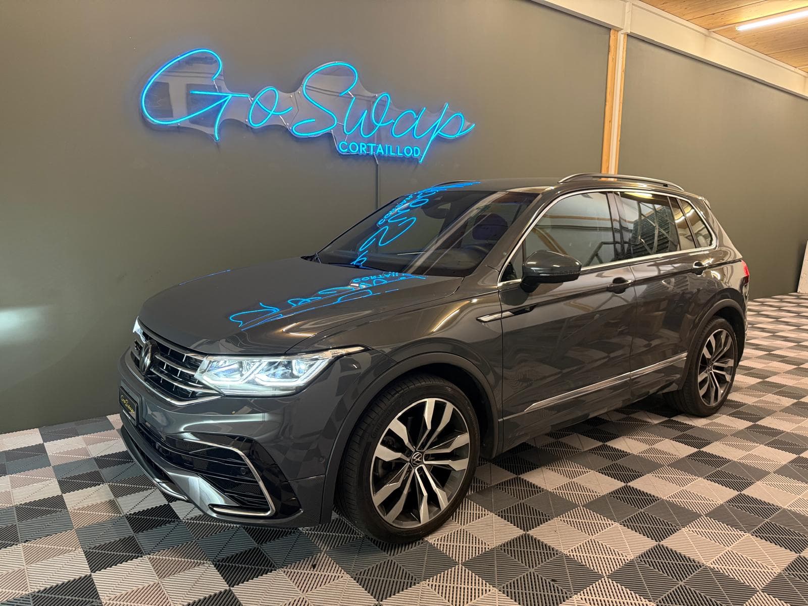 VW Tiguan VW Tiguan 2.0TSI R-Line 4Motion DSG