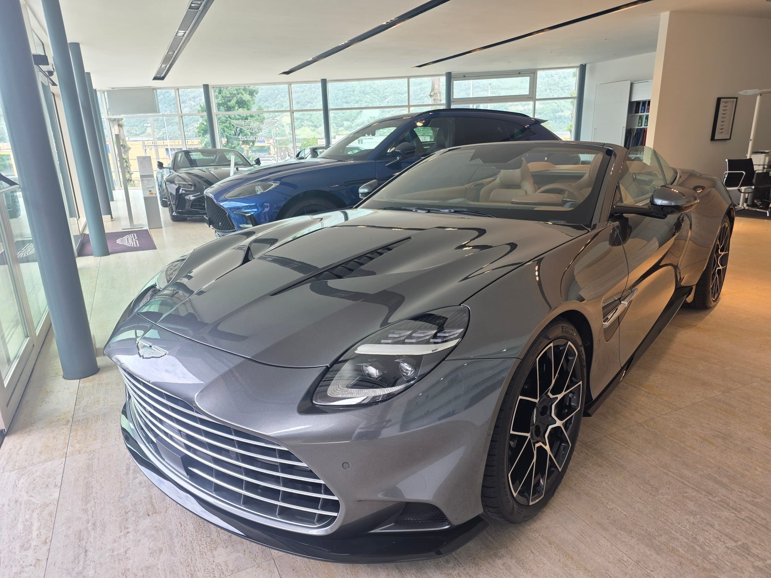 Aston Martin V12 Vanquish ASTON MARTIN V12 Vanquish Volante 835cv