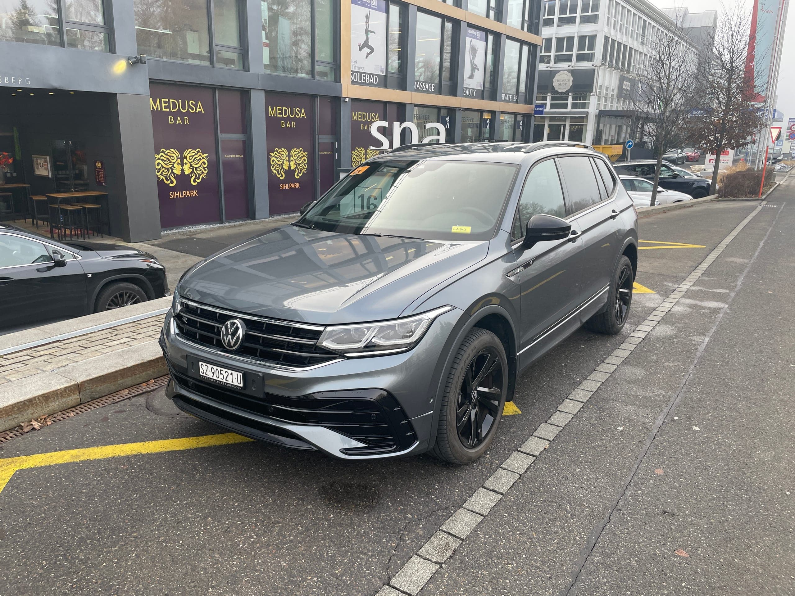 VW Tiguan VW Tiguan 2.0TSI R-Line 4Motion DSG 7 Sitzer mit AHK