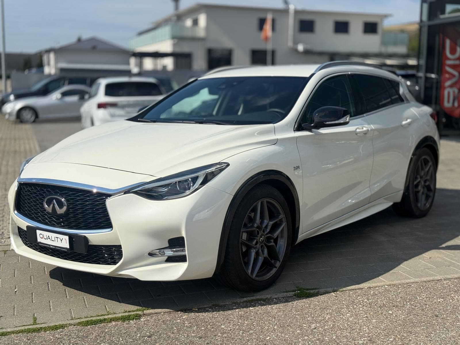 Infiniti Q30 INFINITI Q30 2.0t Sport AWD DCT