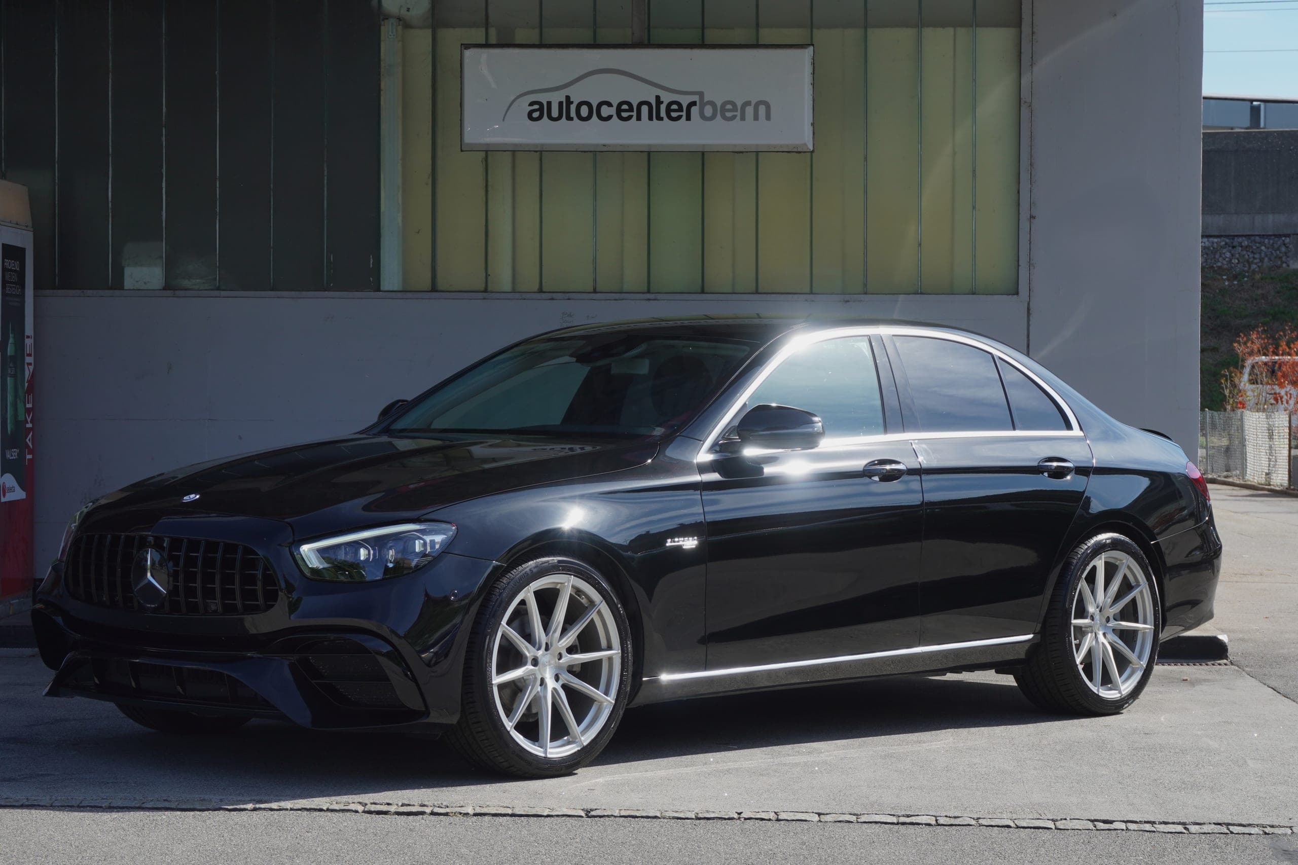 Mercedes-Benz E-Klasse MERCEDES-BENZ E 200 AMG 63's Optik 9G-Tronic