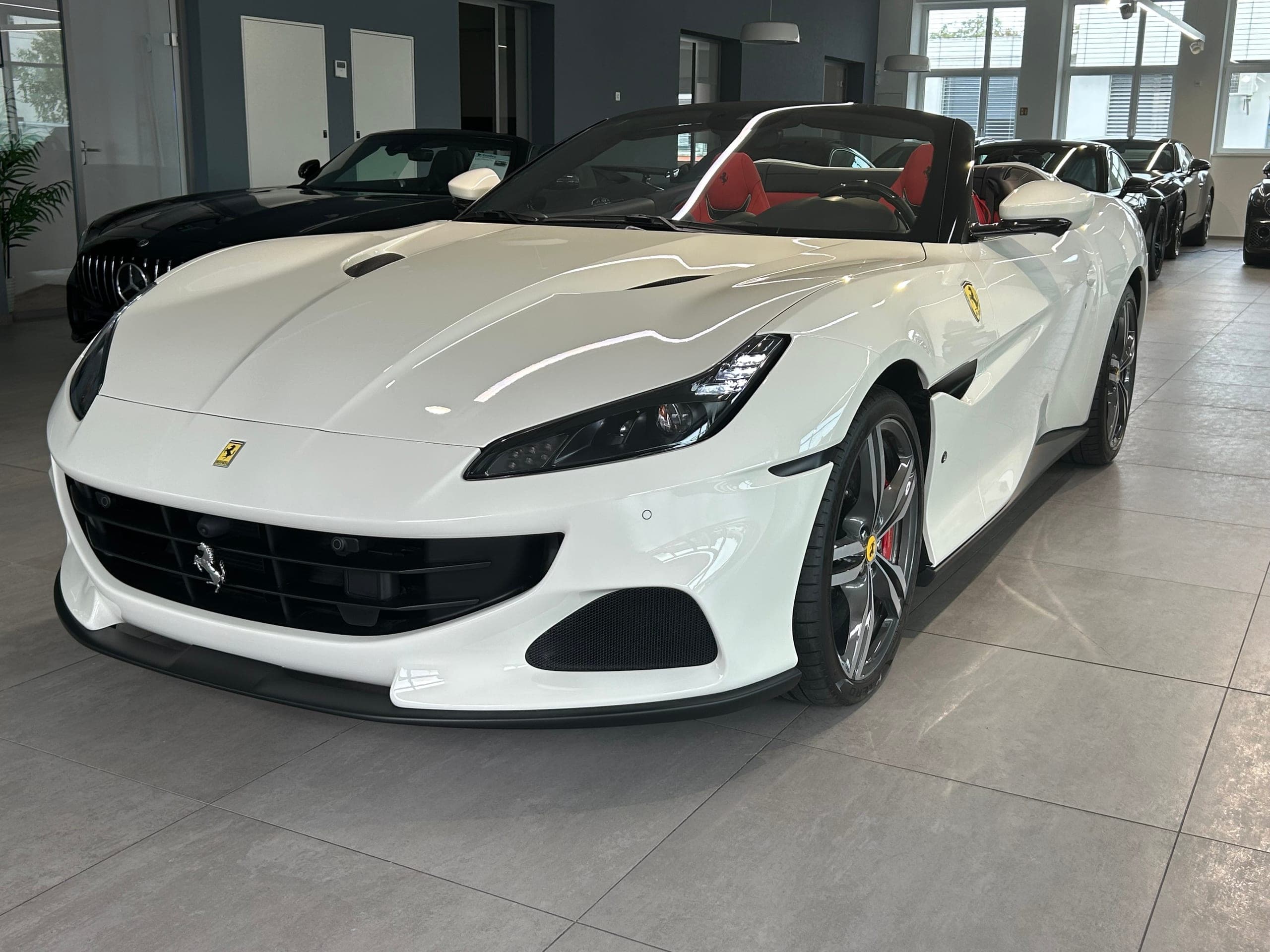 Ferrari Portofino FERRARI Portofino M