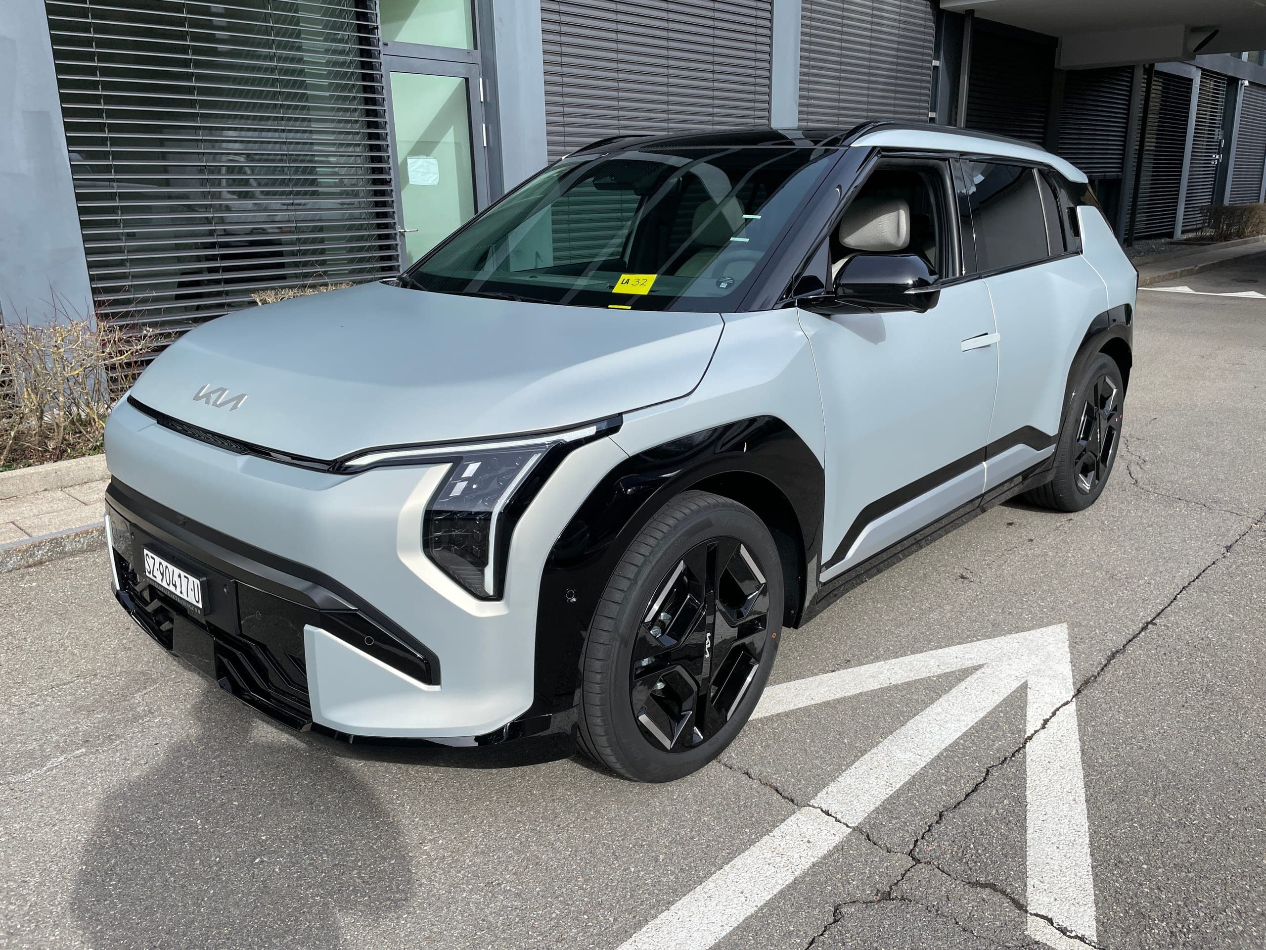Kia EV3 KIA EV3 81,4 kWh GT-Line mit GT-Line Pack und Panoramadach und Ivory silver mat!