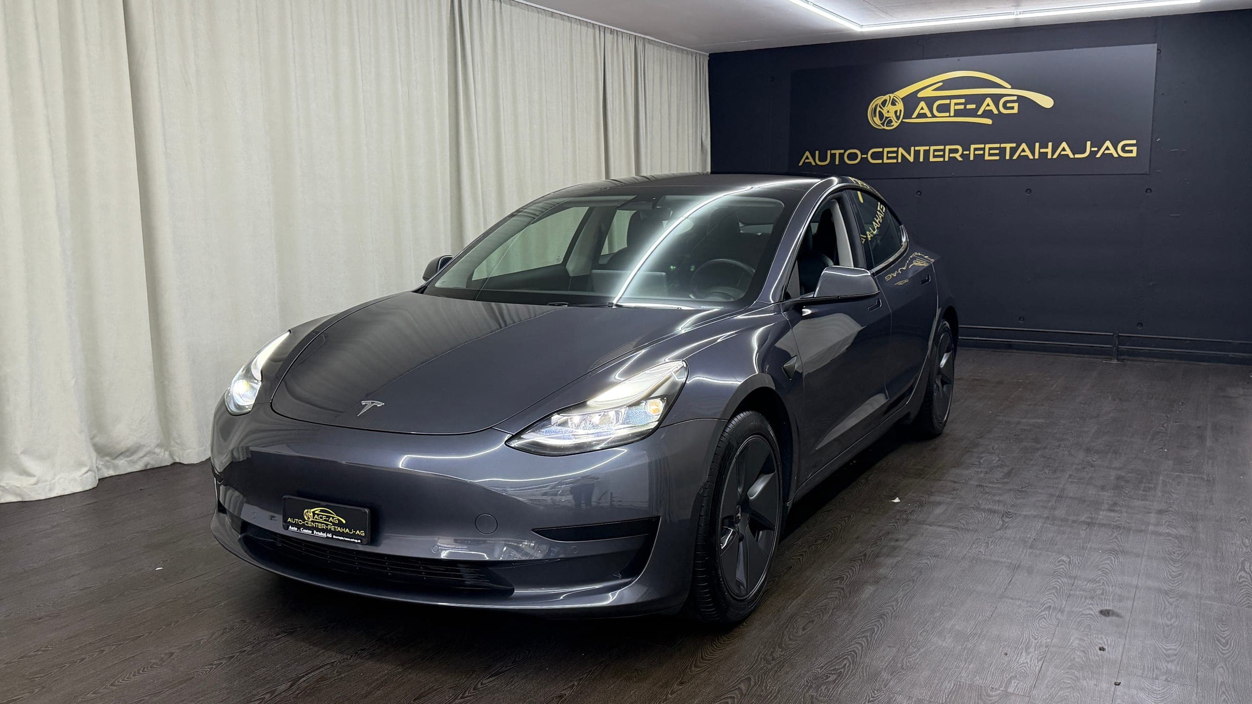 Tesla Model 3 TESLA Model 3