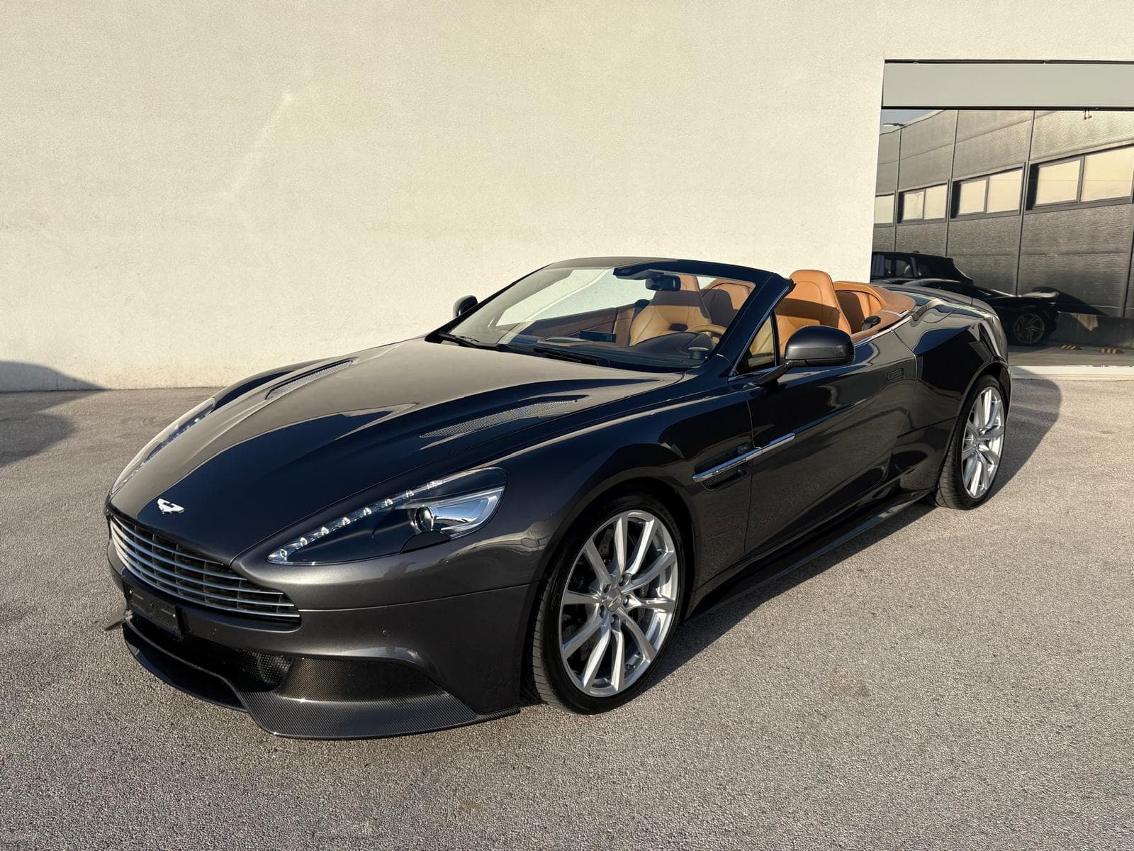 Aston Martin V12 Vanquish