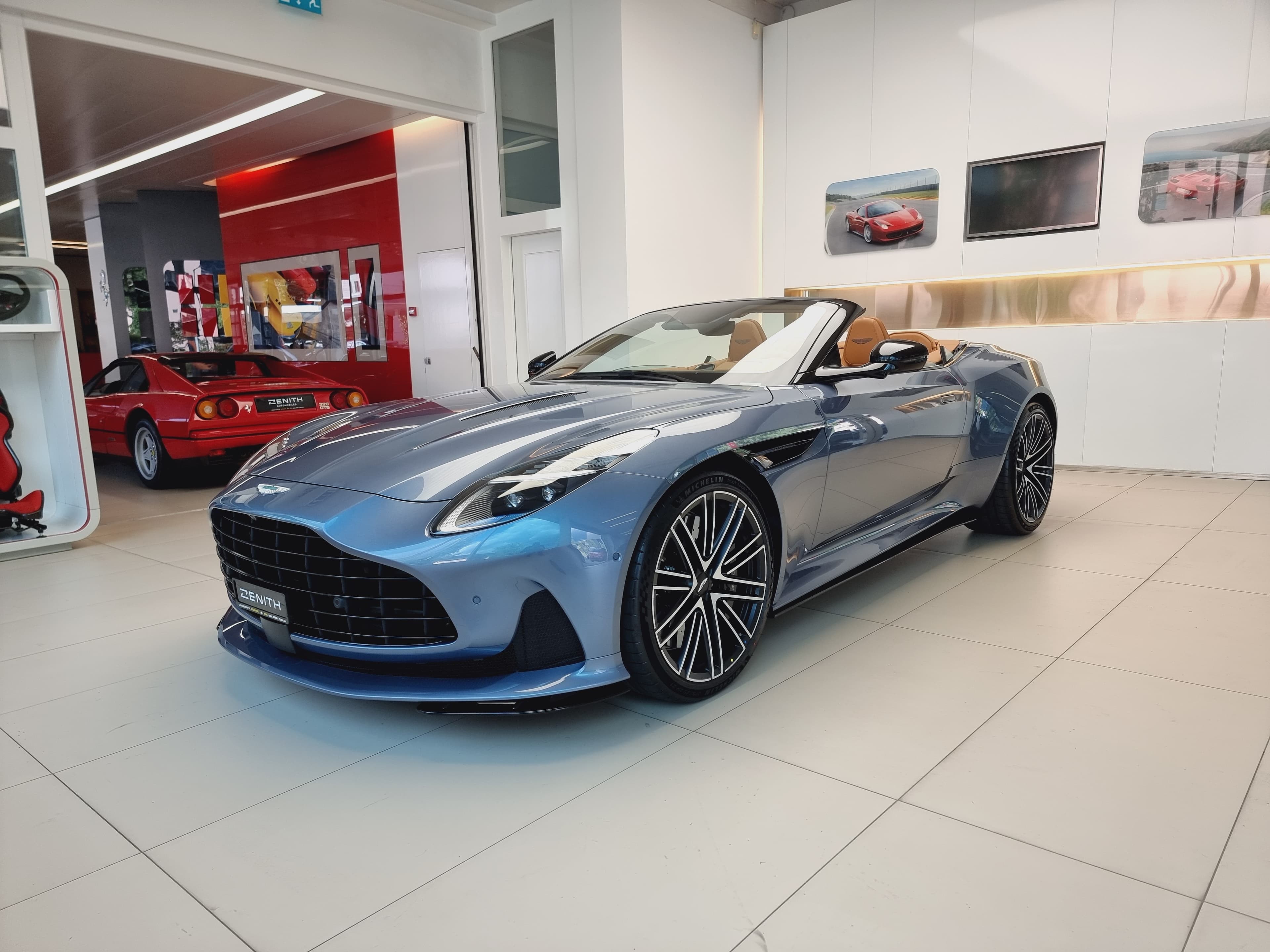 Aston Martin DB12