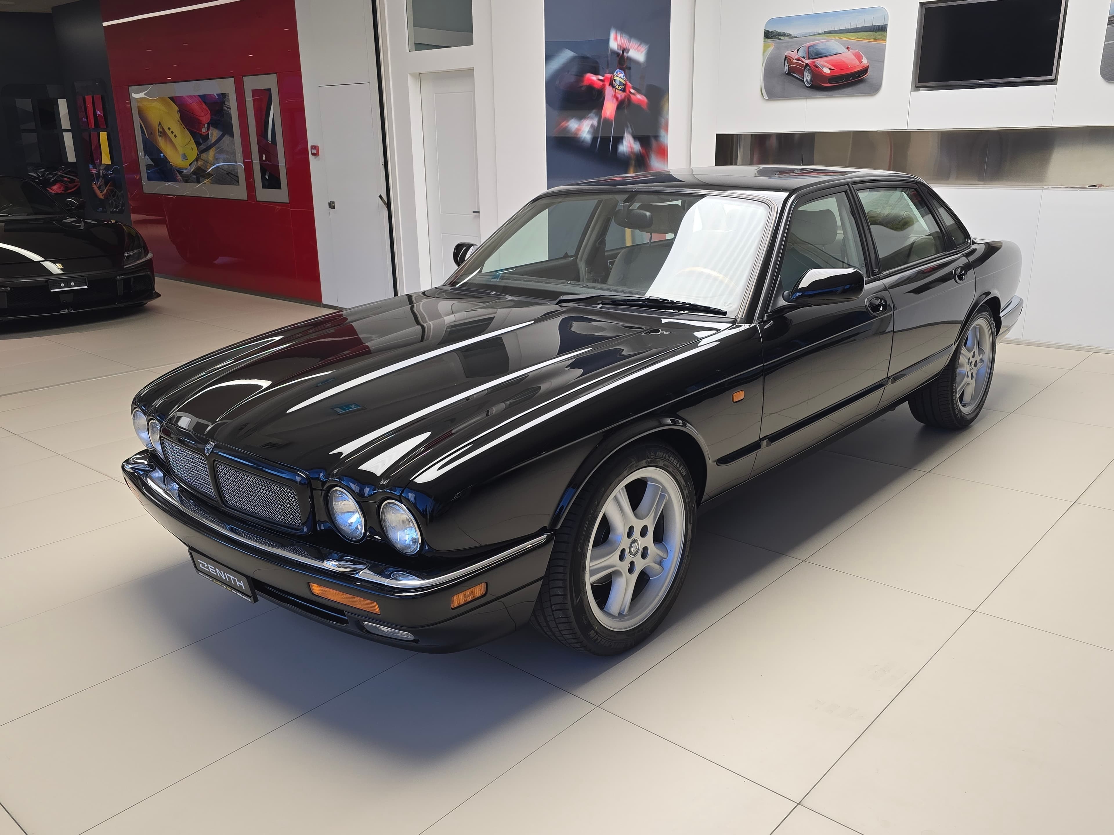 Jaguar XJ