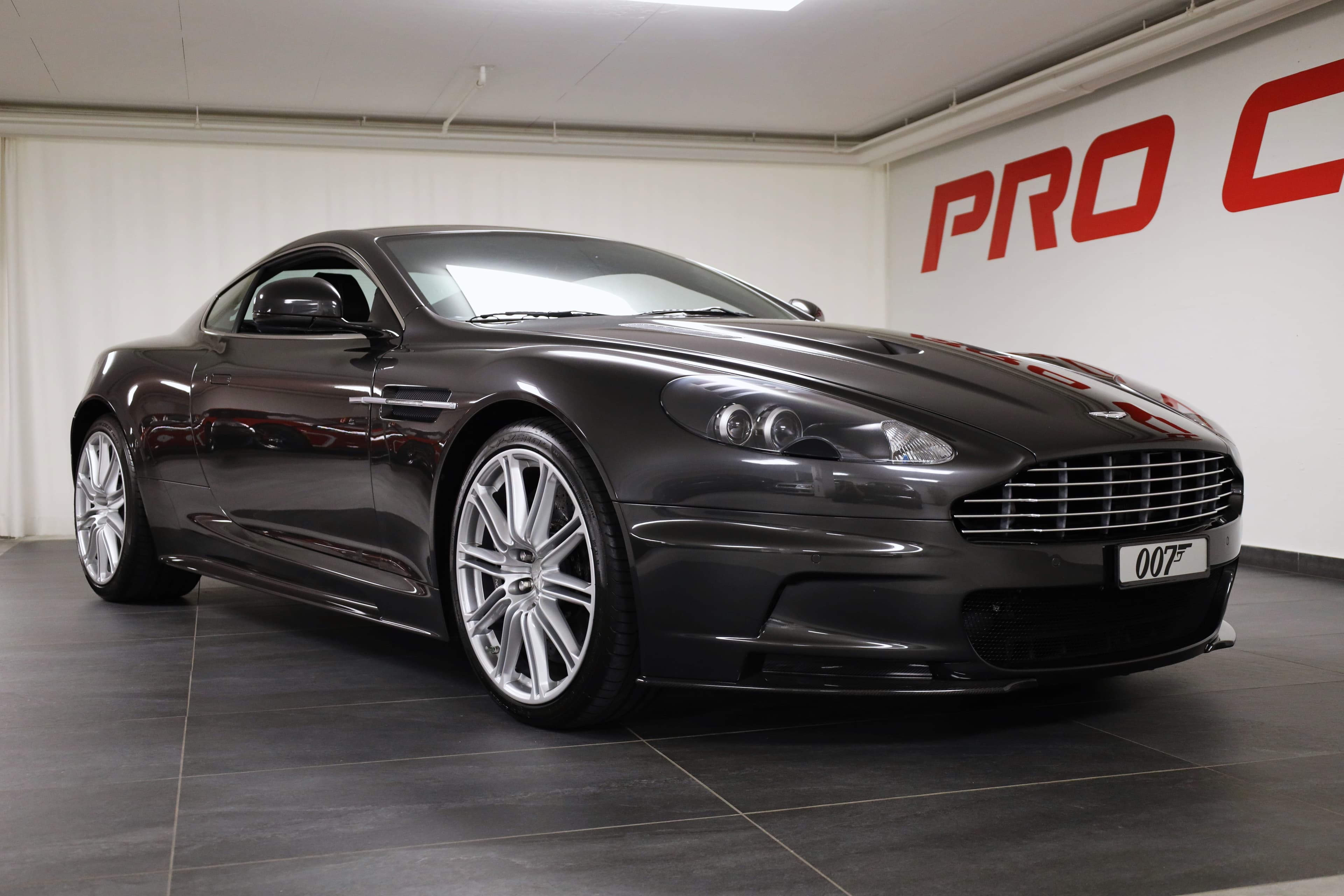 Aston Martin DBS
