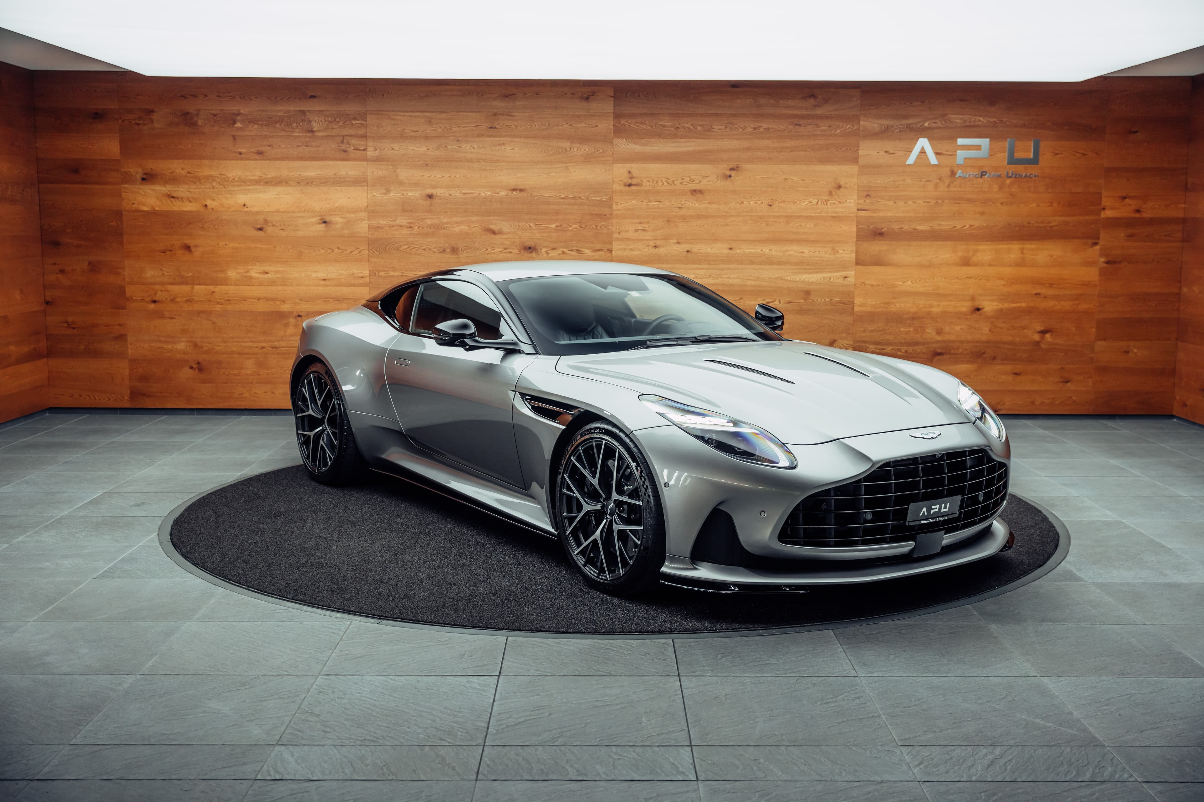 Aston Martin DB12
