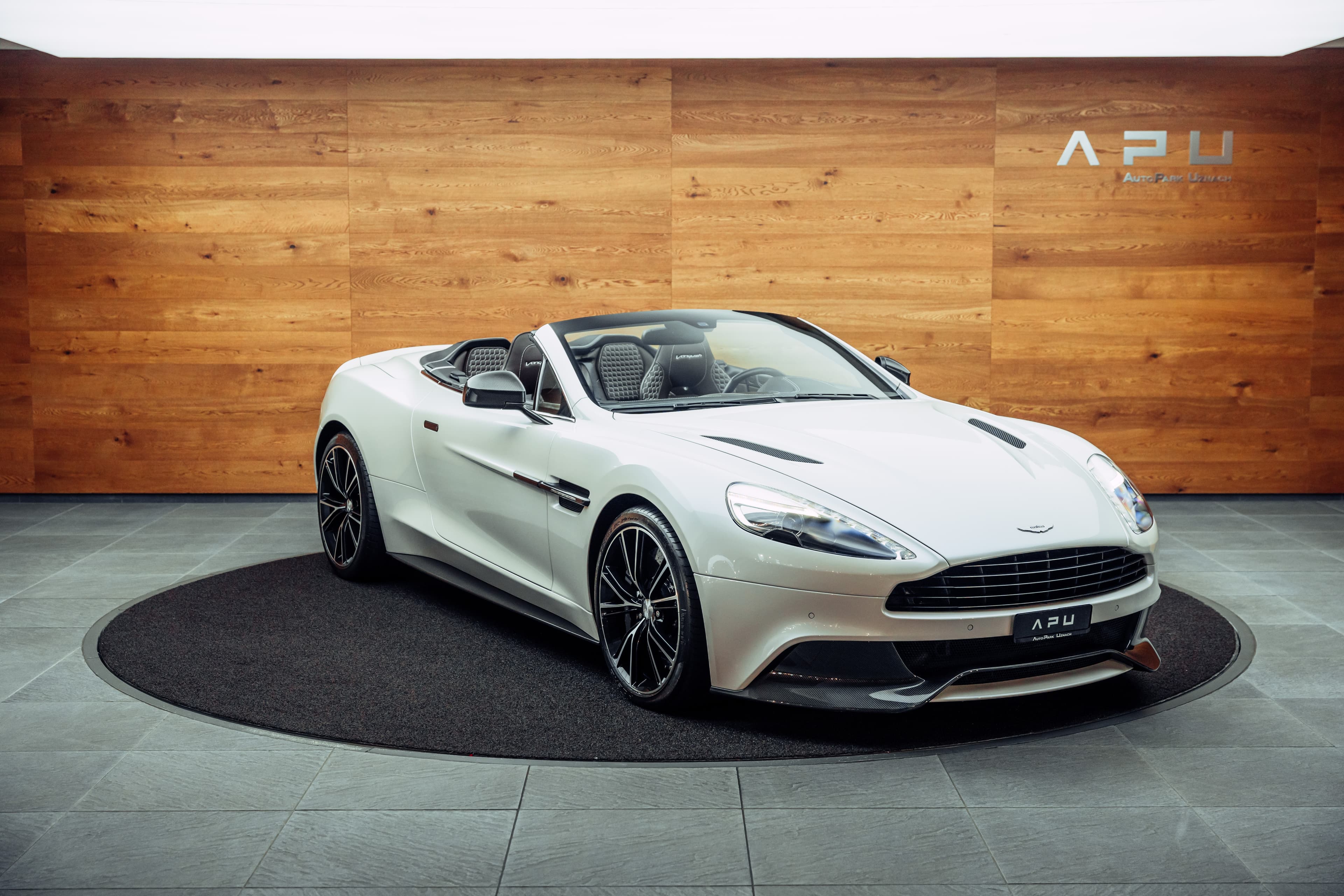 Aston Martin V12 Vanquish