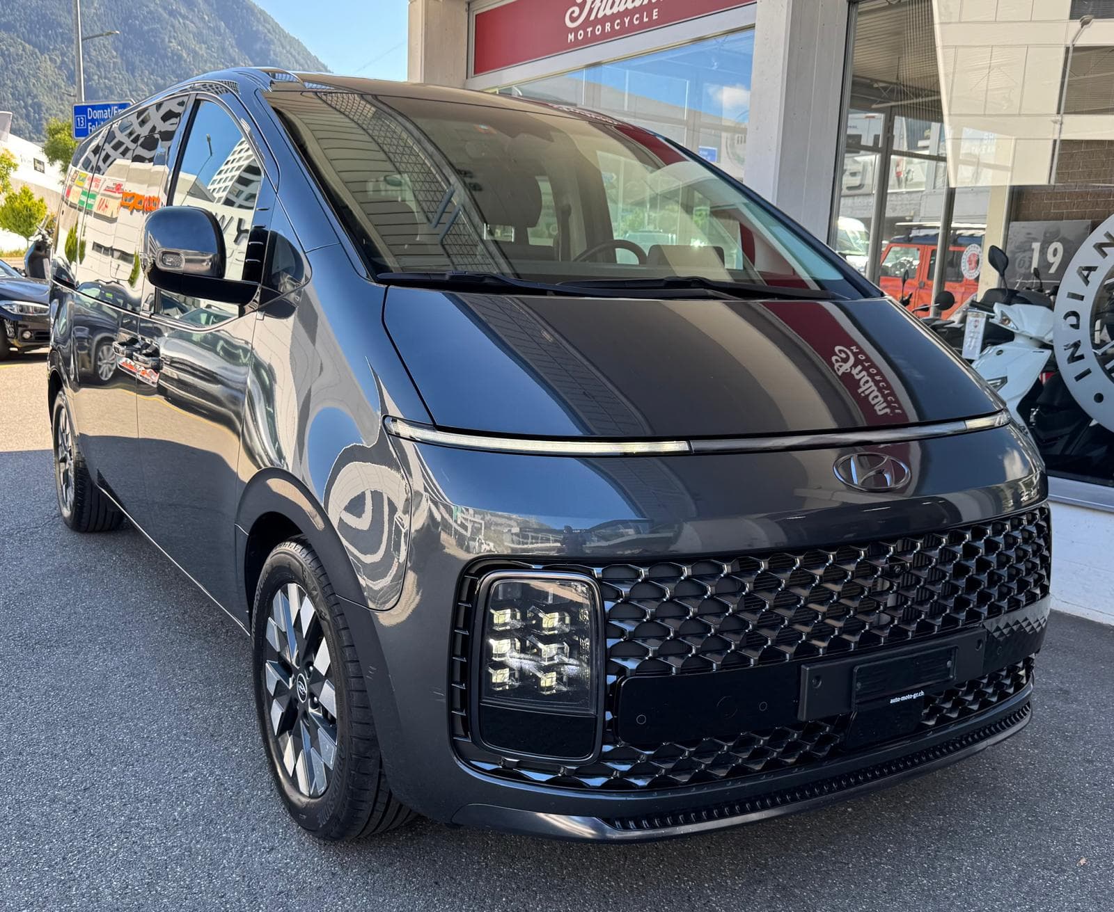 Hyundai Staria