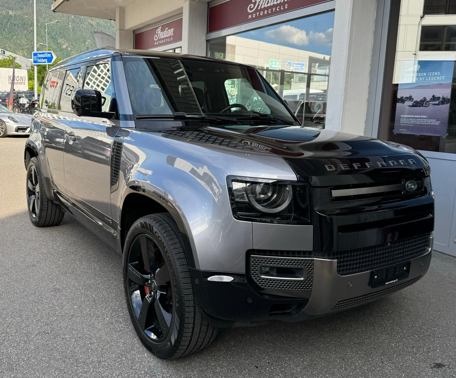 Land Rover Defender