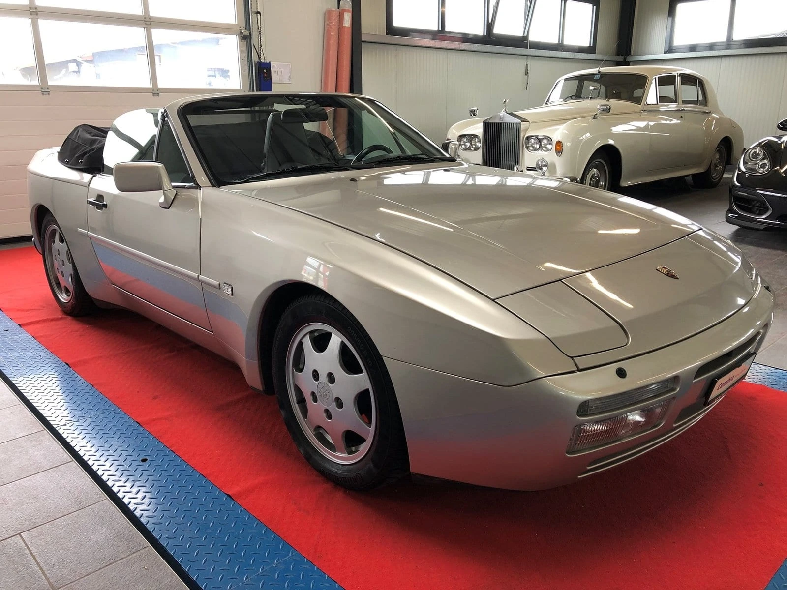 Porsche 944