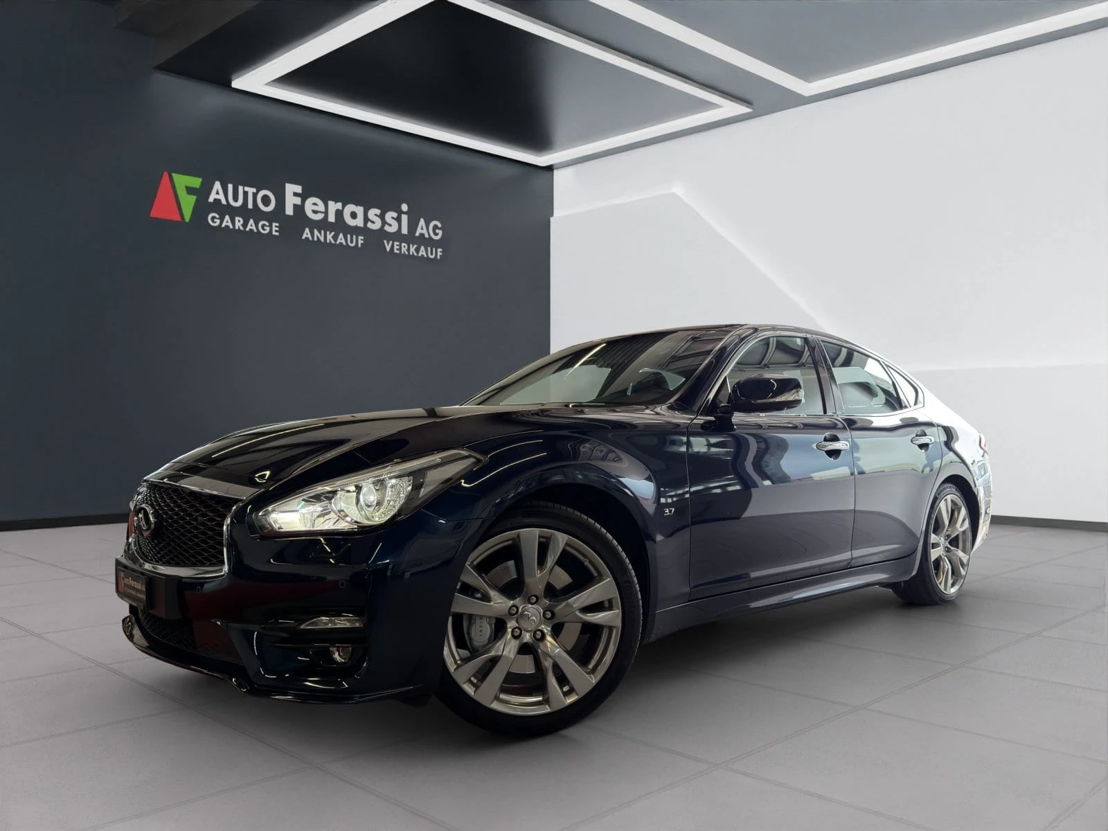 Infiniti Q70