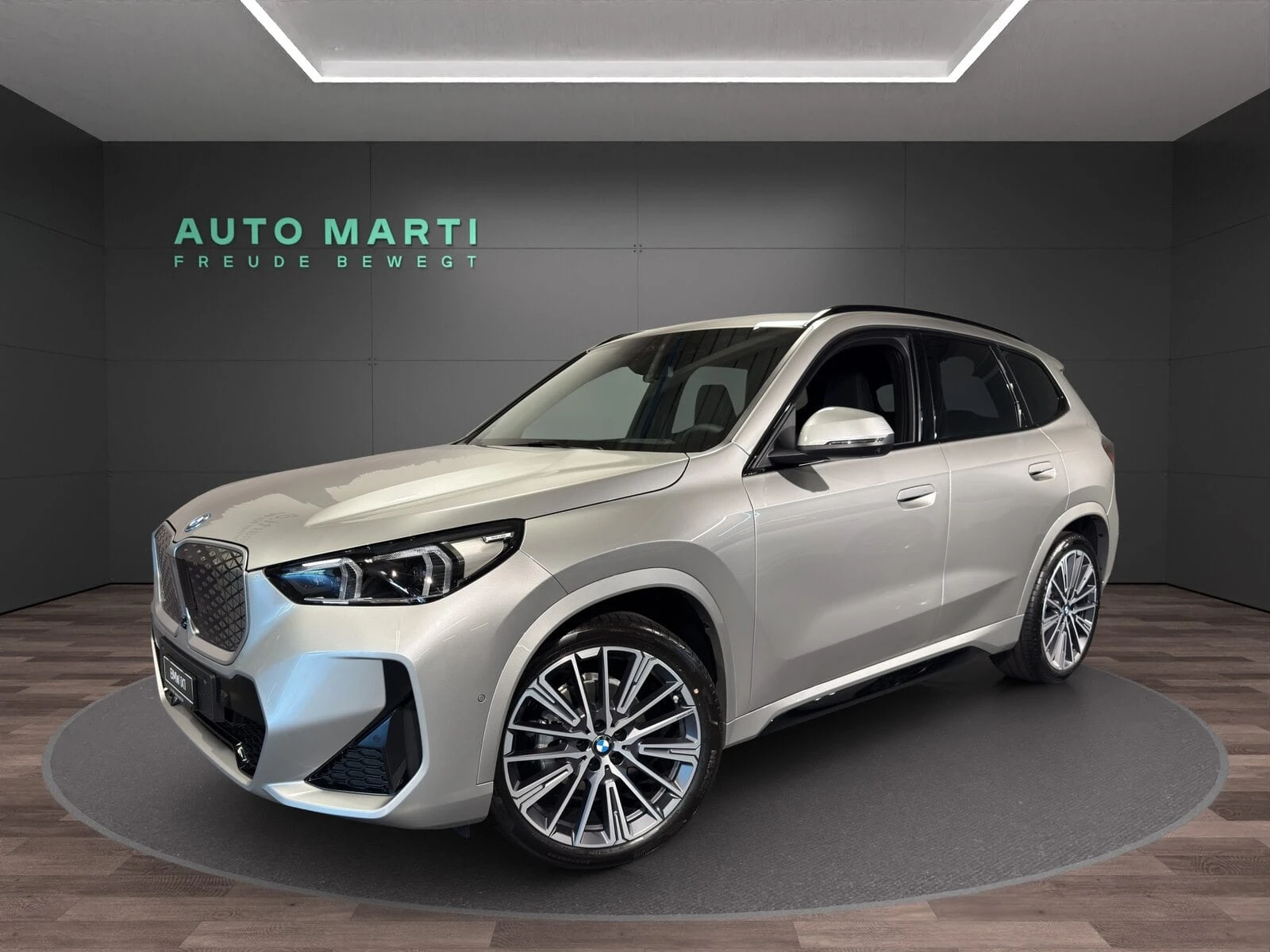 BMW iX1
