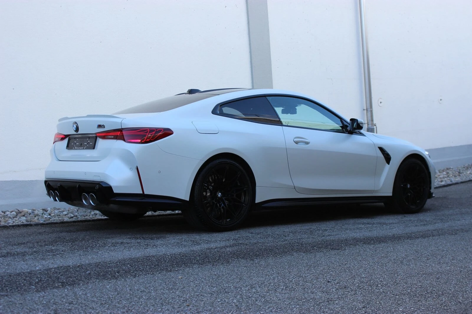 BMW 4er M4 Coupé Competition M Individual *Frozen Brilliant White