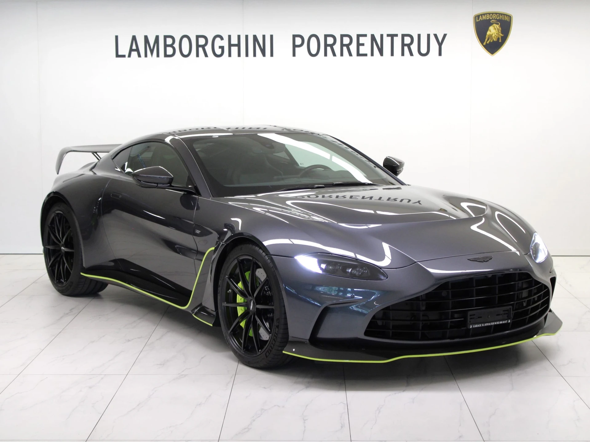 Aston Martin V8/V12 Vantage
