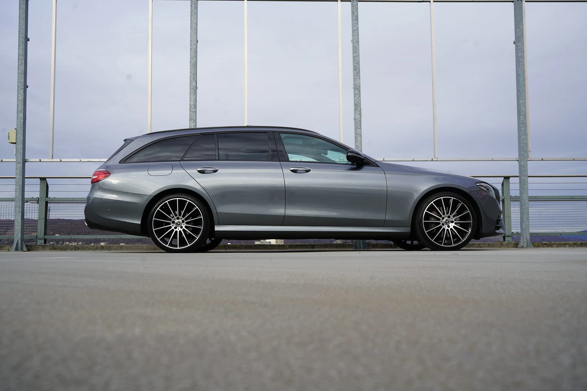 Mercedes-Benz E-Klasse E 220 d AMG LINE NIGHT 4MATIC 9G-TRONIC l 194 PS
