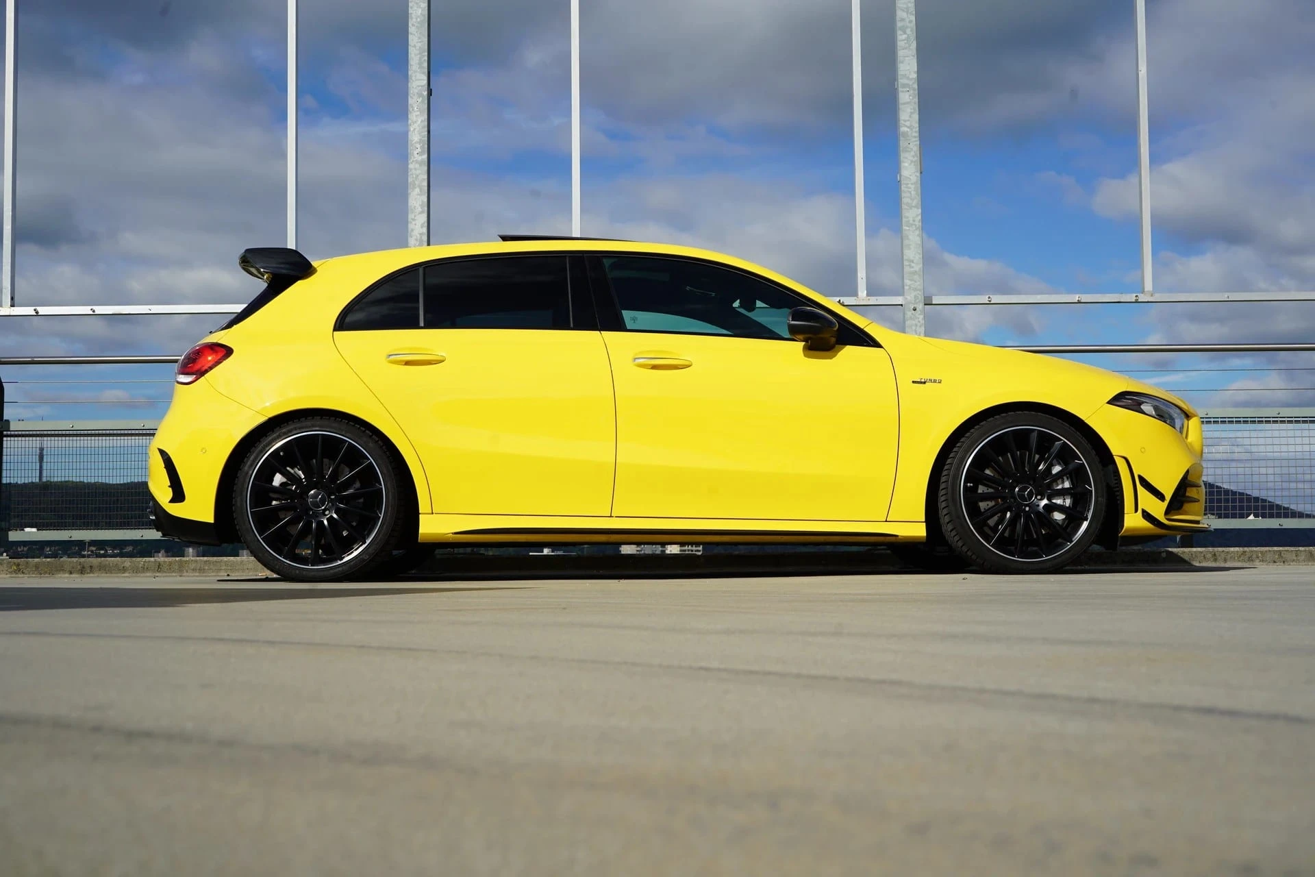 Mercedes-Benz A-Klasse A 35 AMG 4MATIC SPEEDSHIFT NIGHT AERODYNAMIK l 306 PS
