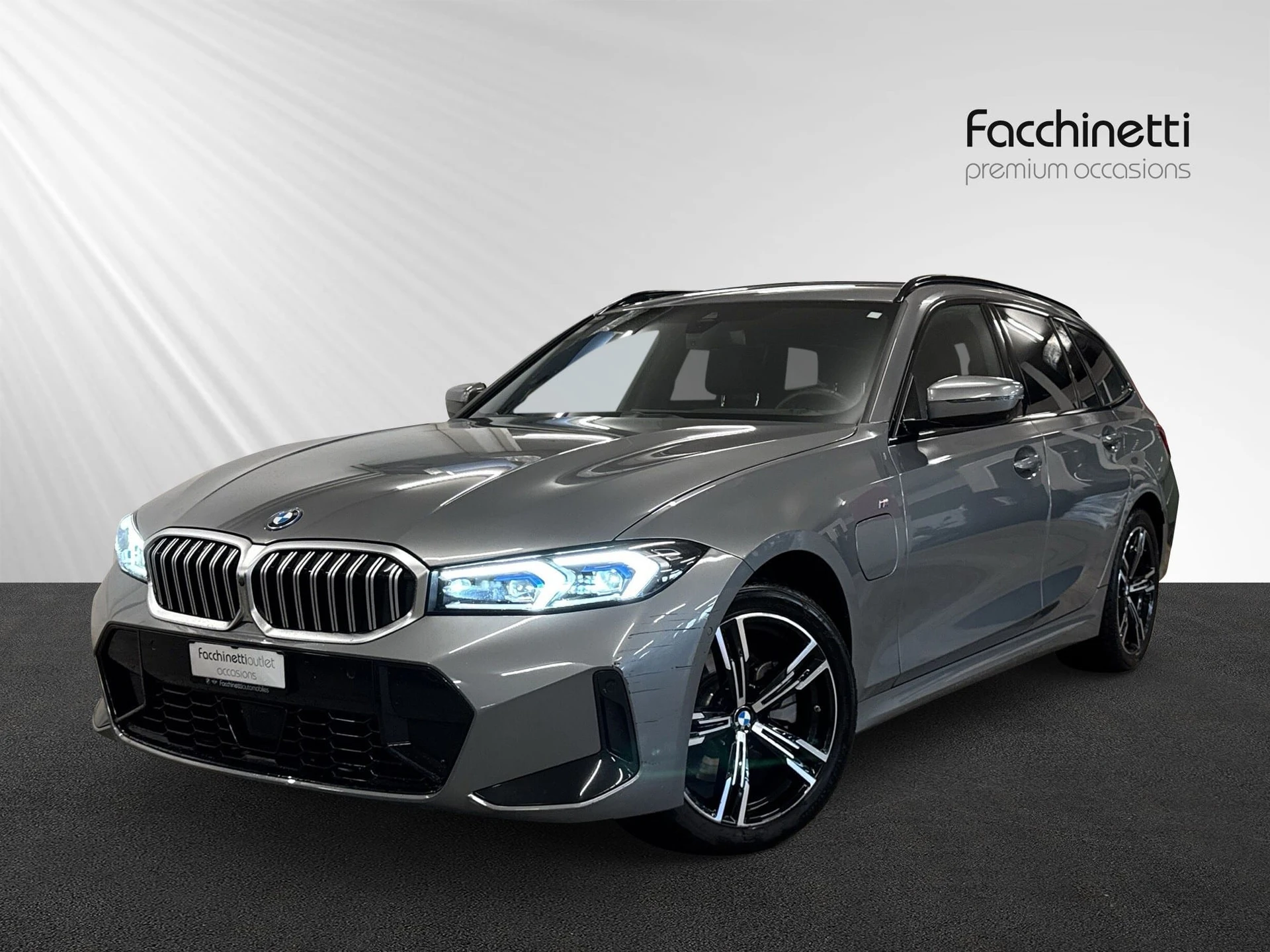 BMW 3er 330e x DriveTouring Steptronic M Sport